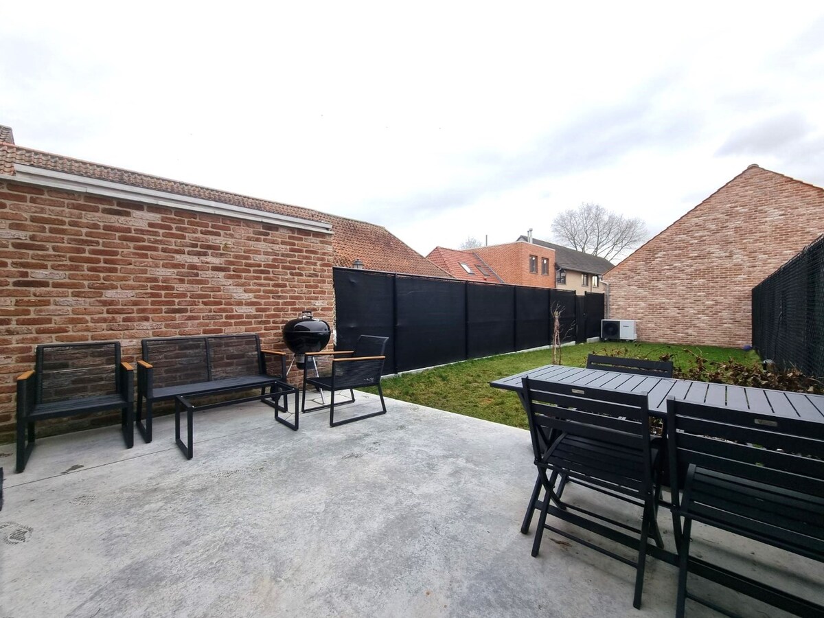 Halfopen nieuwbouwwoning (onder registratierechten!) met dubbele garage te Dudzele 