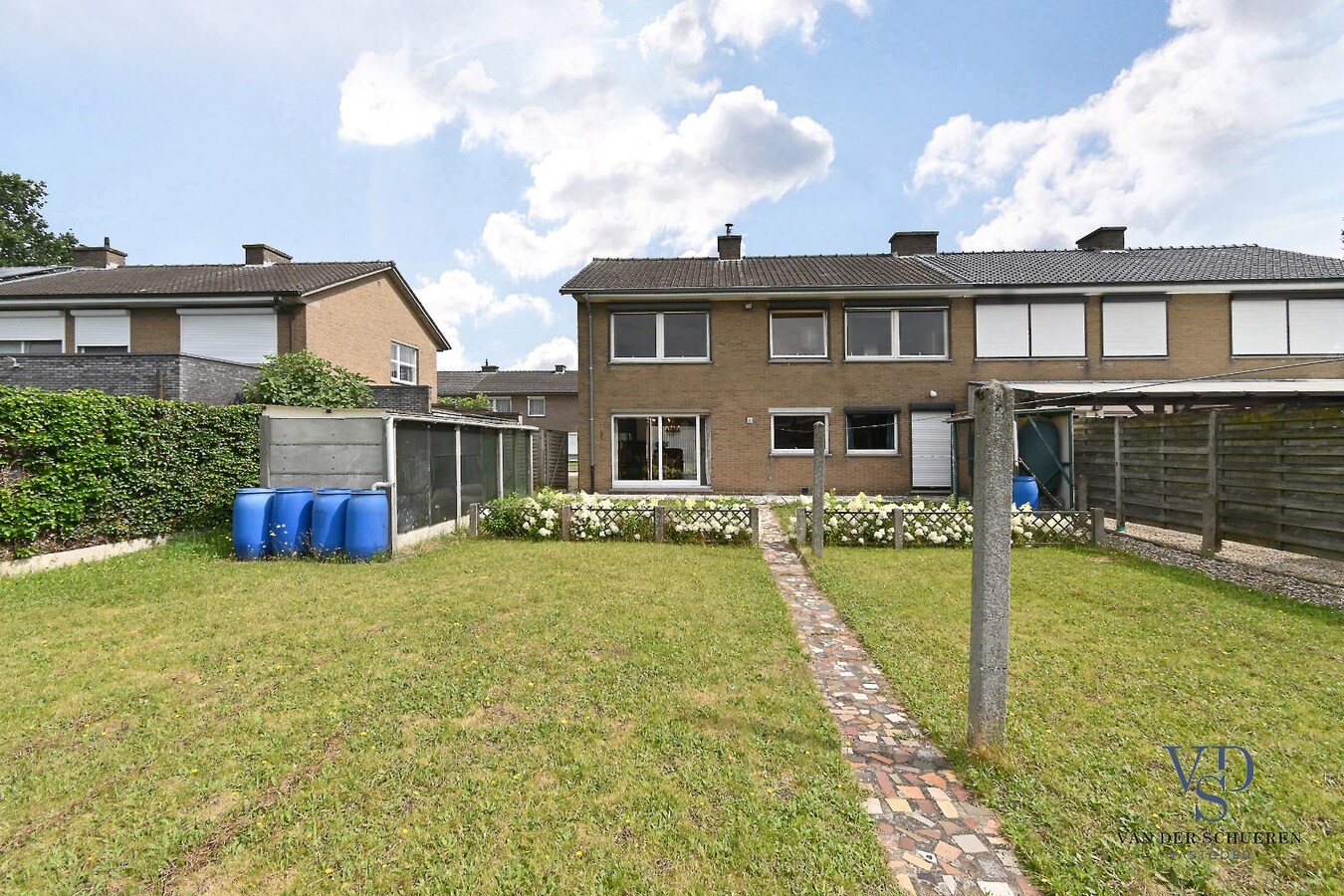 Degelijke Half Open Bebouwing 