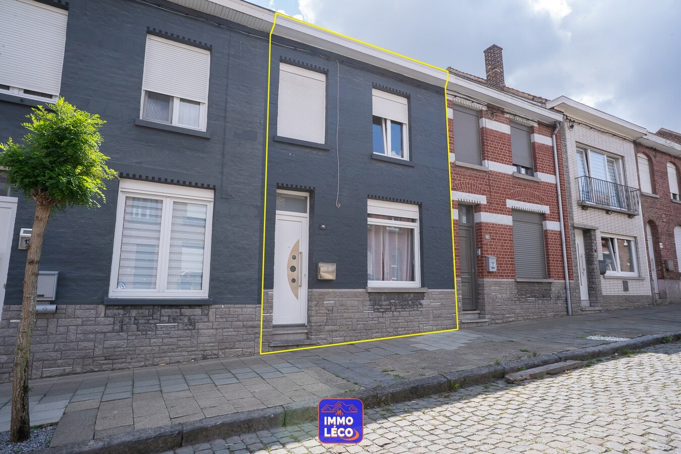 Maison entre pignons avec jardin, dans une rue calme. 