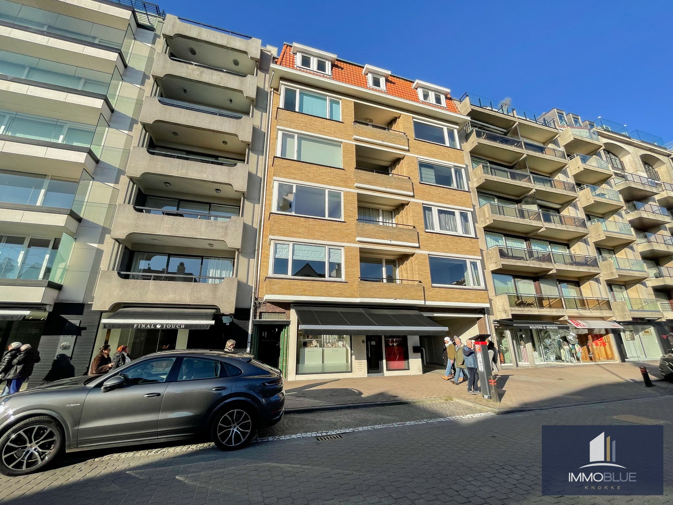 EXCLUSIEF TE KOOP : Uiterst aangenaam instapklaar appartement, hartje Zoute met open zicht. 