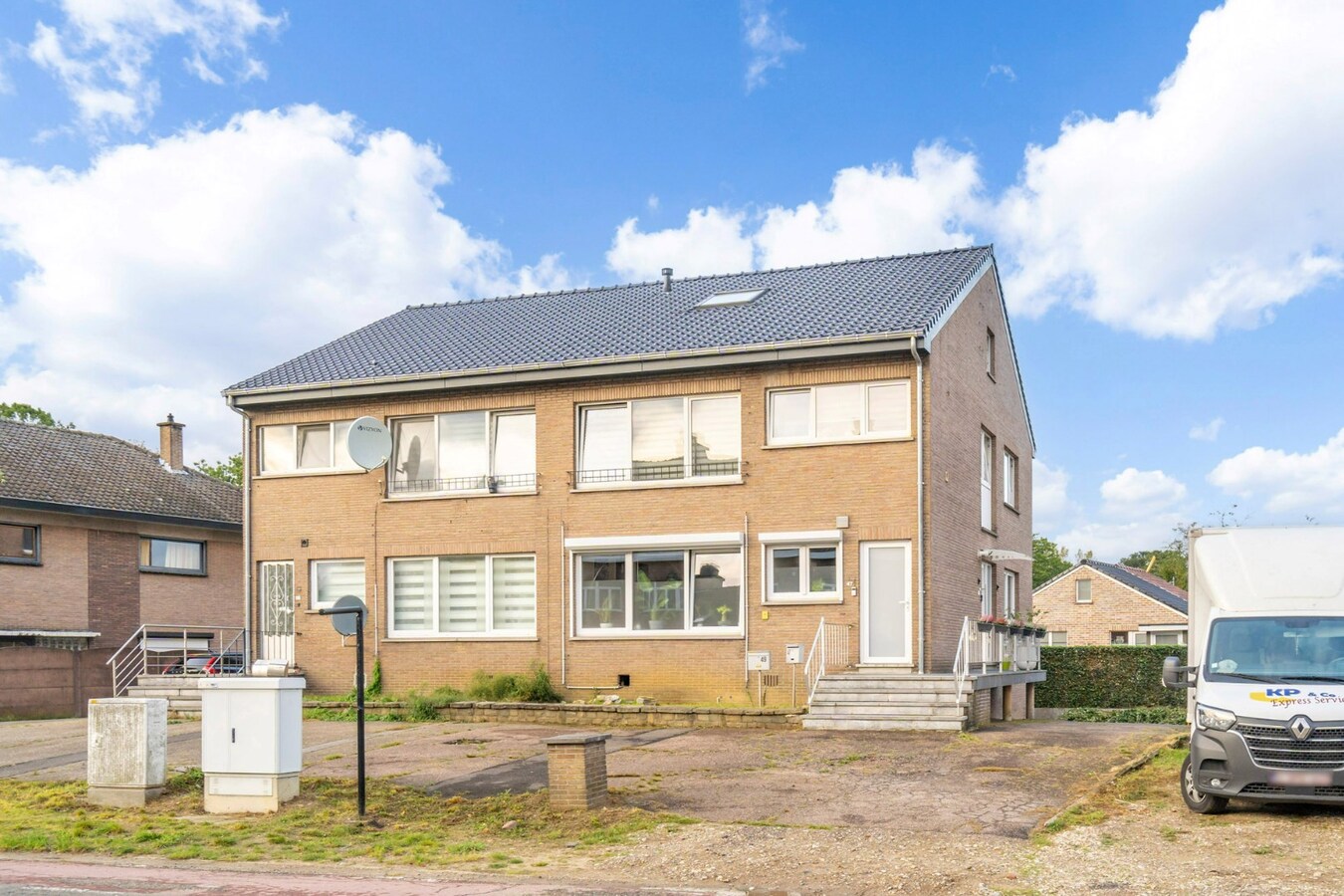 Gerenoveerd appartement met 2 slaapkamers en garage 