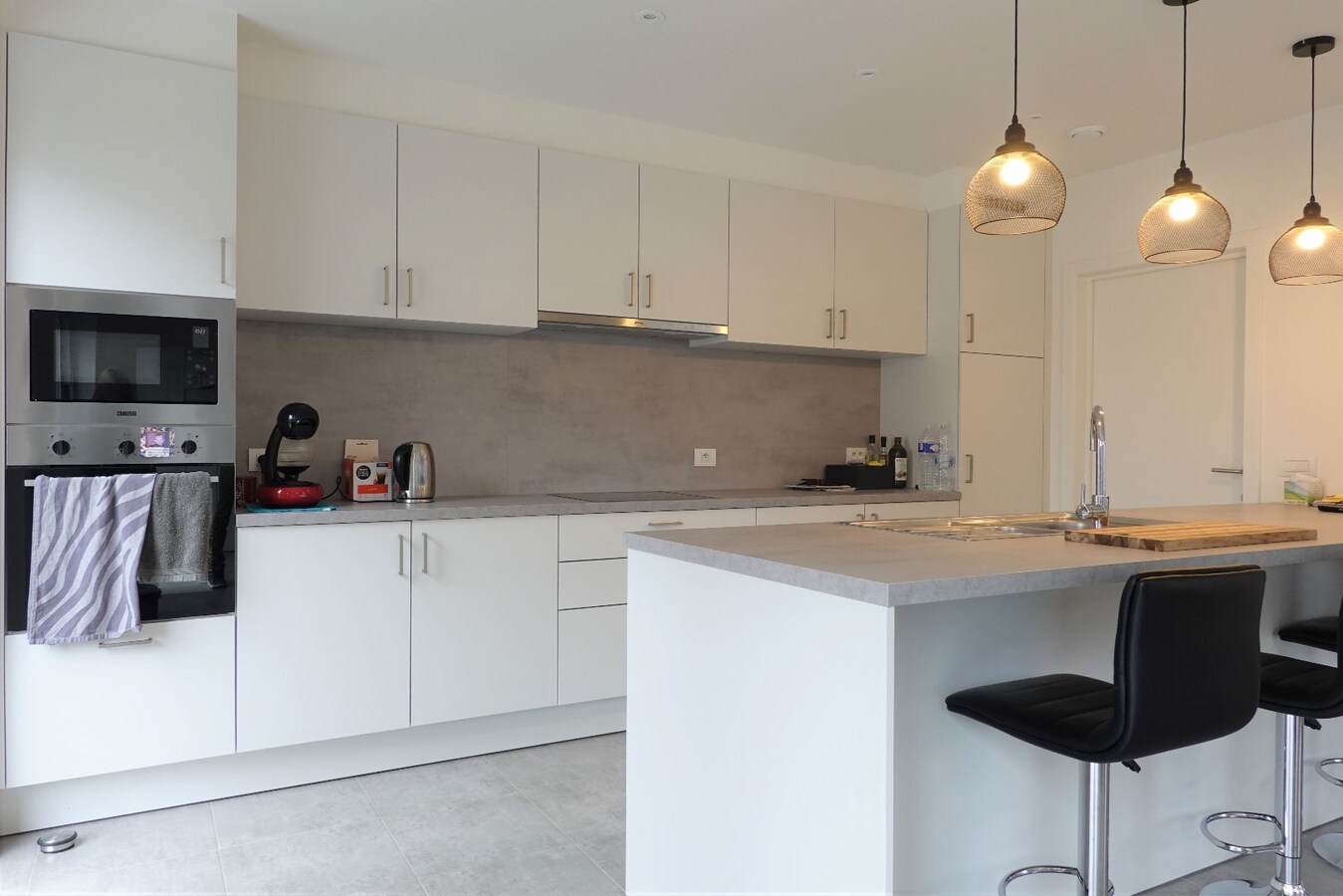 Halfopen nieuwbouw met inpandige garage 