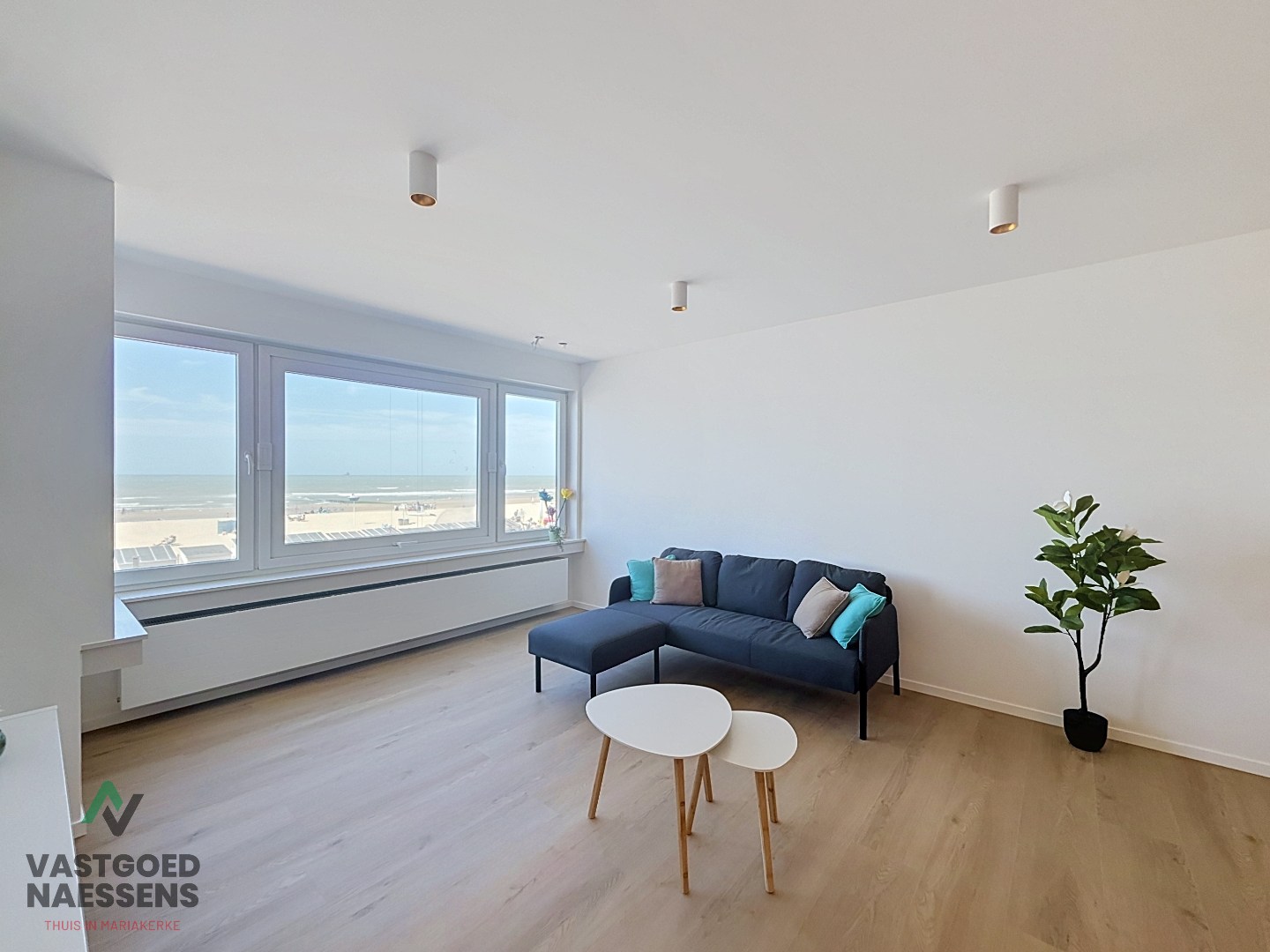 Magnifique appartement rénové de 3 chambres avec vue sur la mer. 