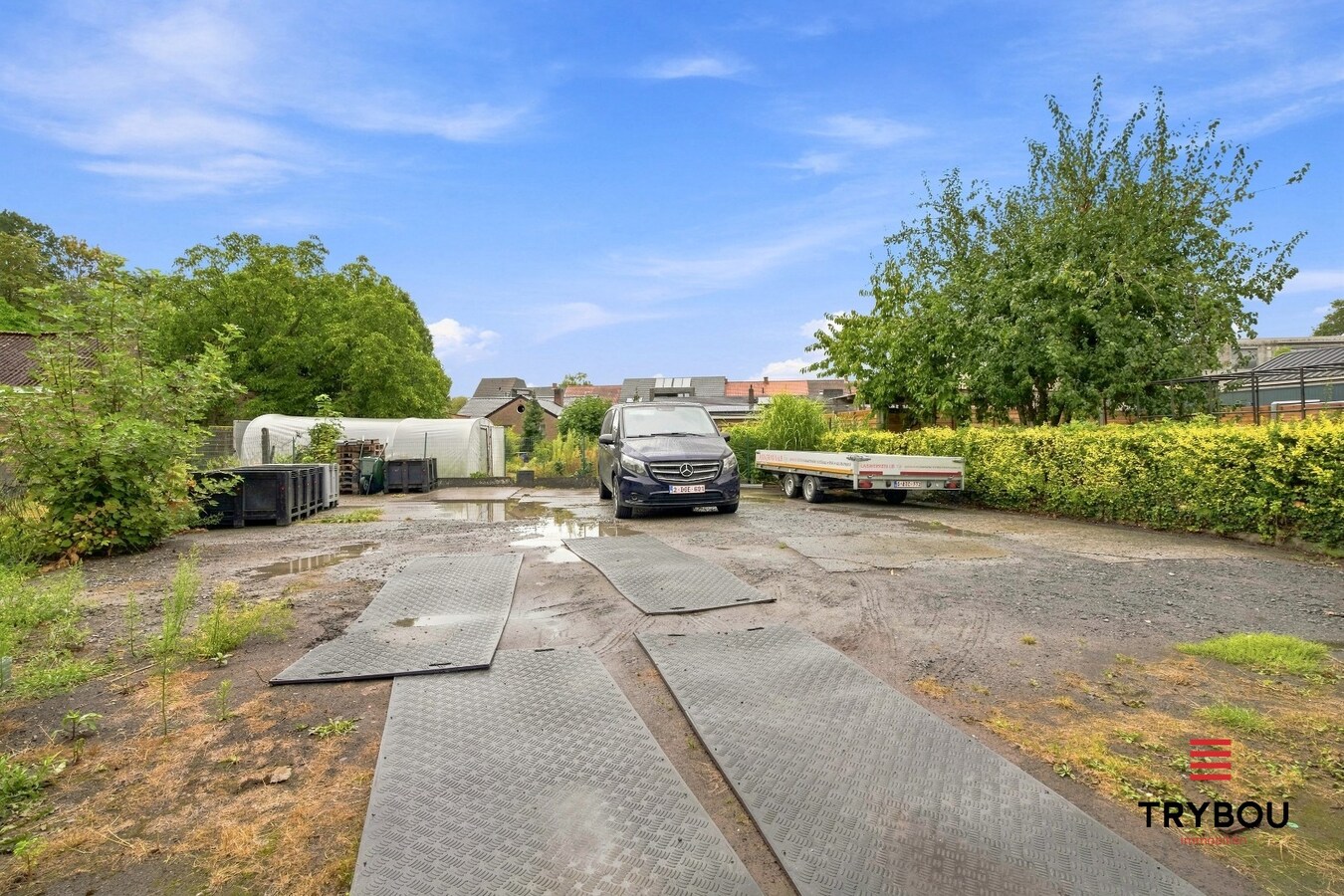 Uitstekende gelegen woning met loods en tuin! 
