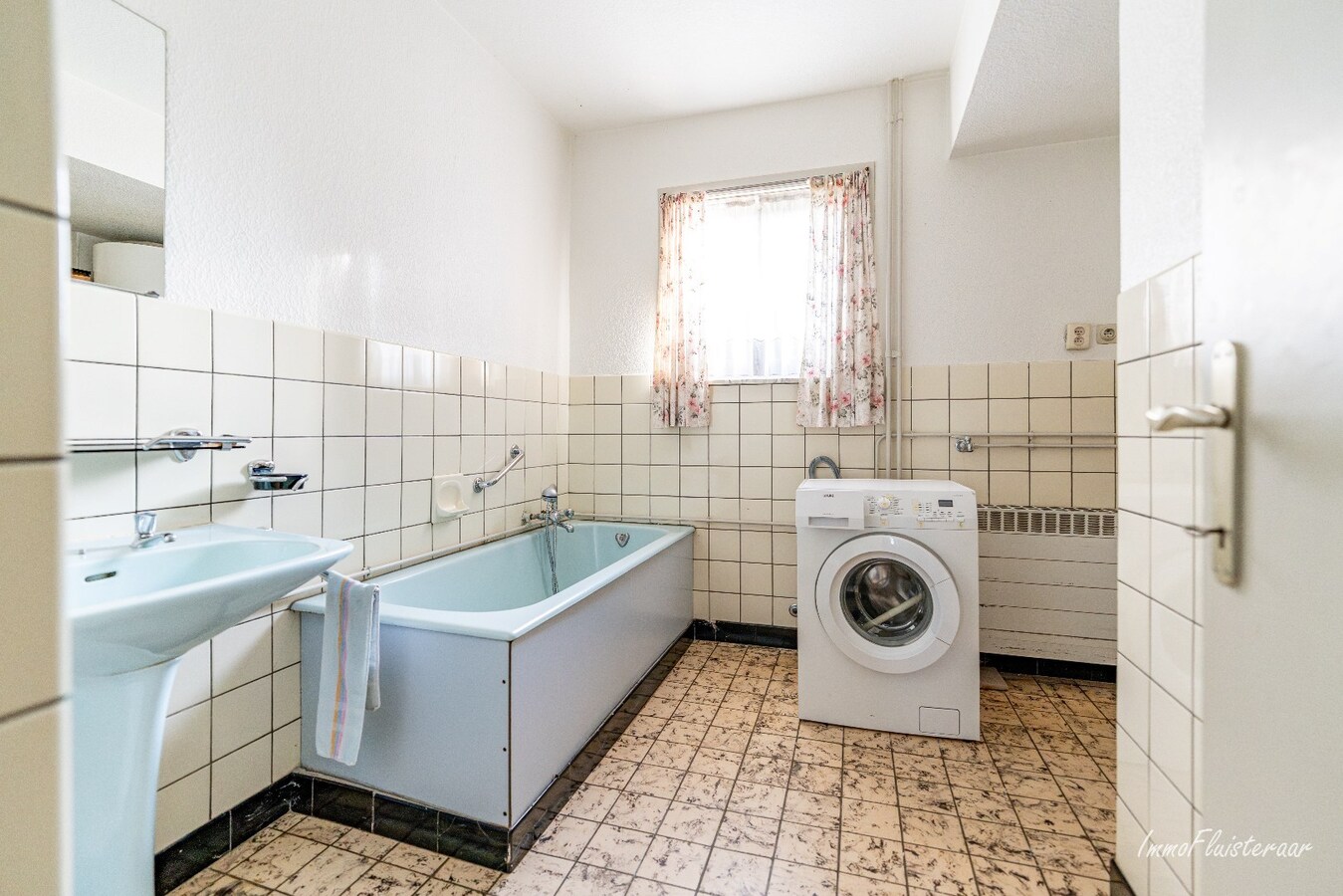 Renovatable farmhouse with stables and pastures on approximately 7 hectares in Hechtel-Eksel. 