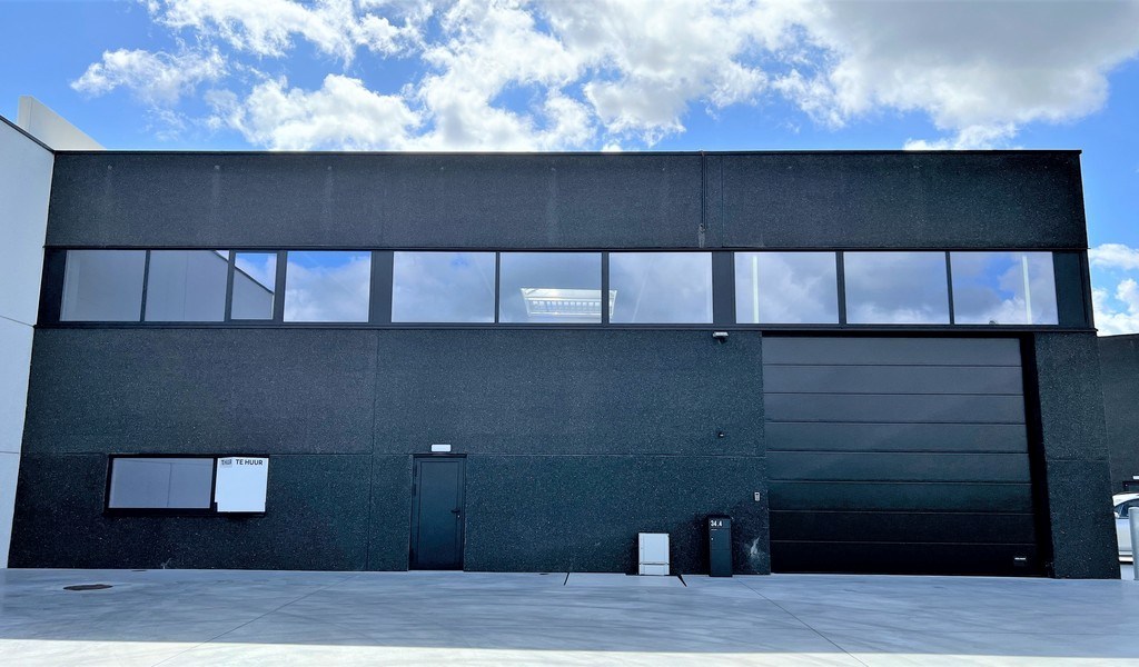 Recent magazijn te huur in Evergem