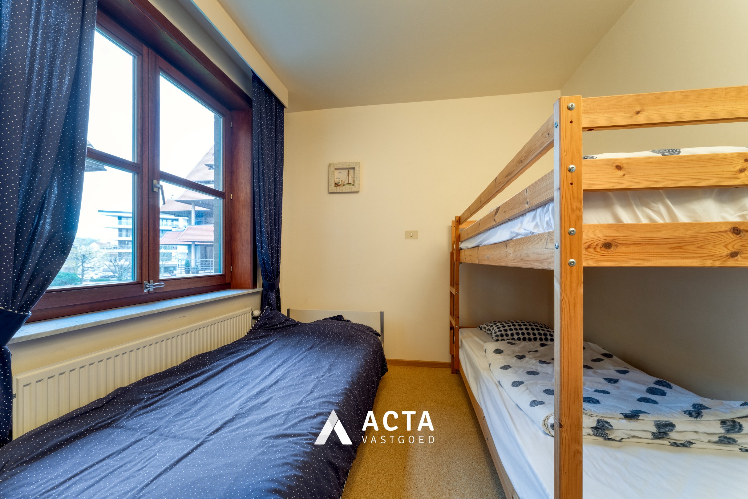 Ruim hoekappartement met twee slaapkamers in Mariakerke 