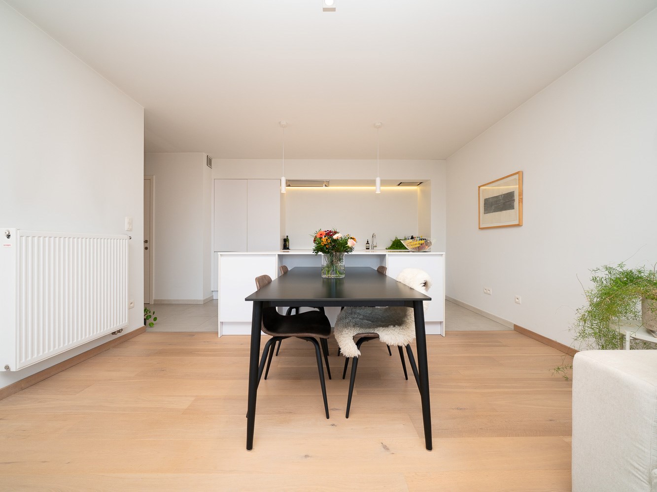 Recent 2-kamer appartement met terras, parking en kelder 