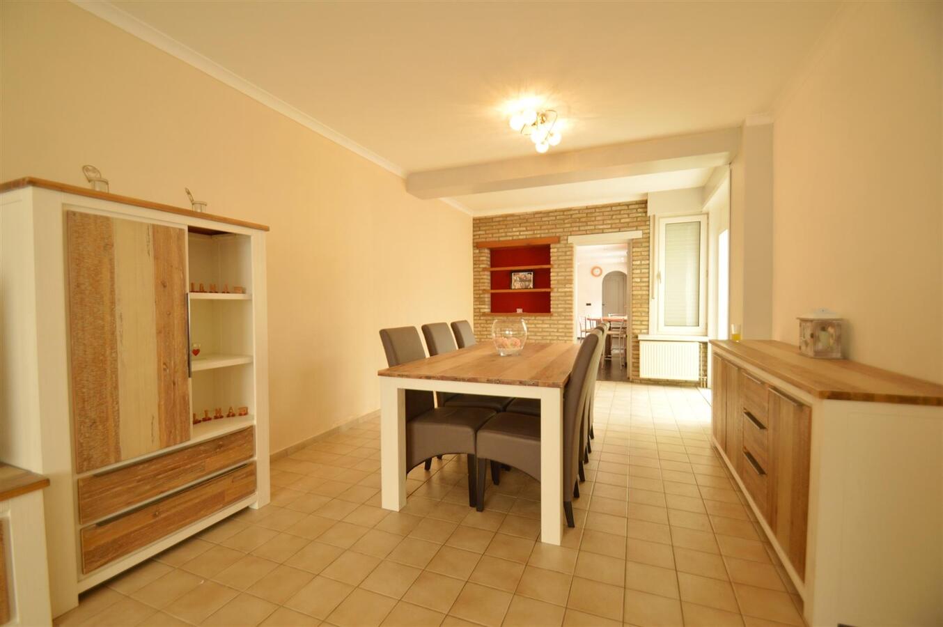 Zeer ruime gezinswoning met terras en garage - Heist 