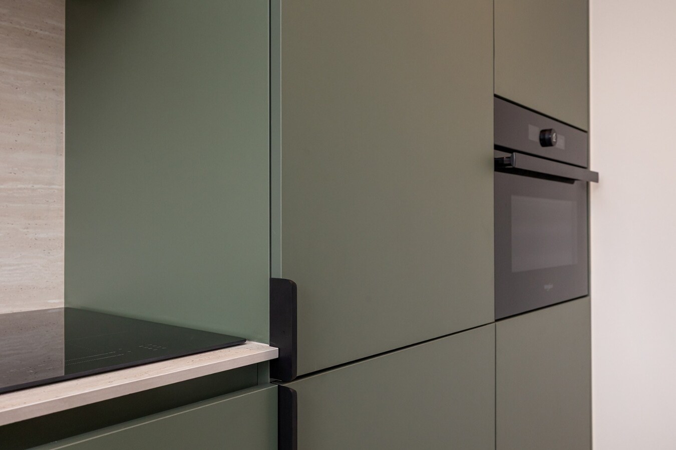 Gerenoveerd appt. met 2 slpk en terras te Wilrijk! 