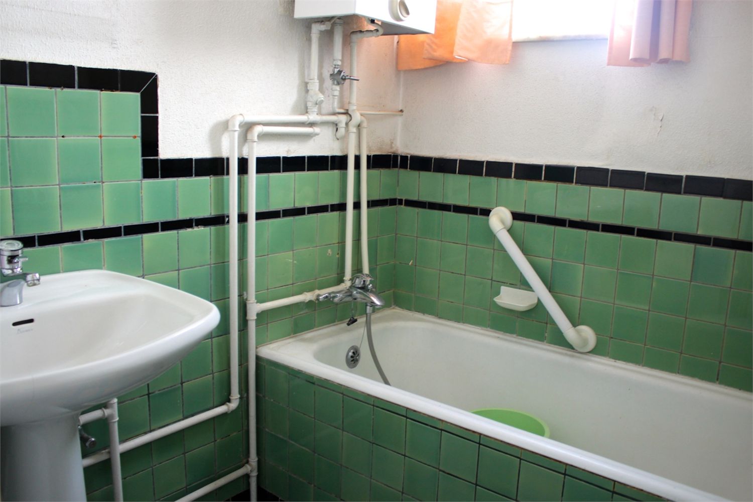 Halfopen woning  met veel potentieel in Geraardsbergen. 