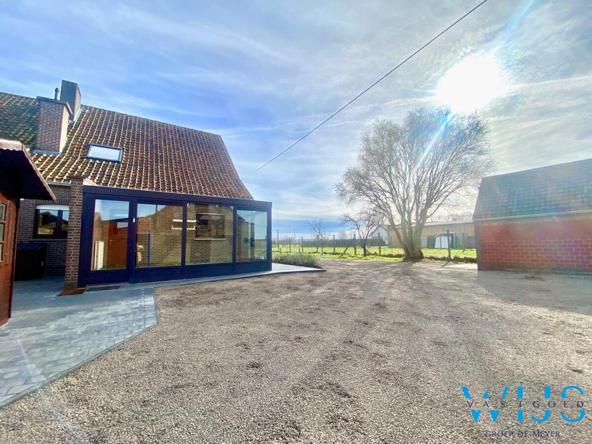 Centraal gelegen woonhuis met 4 slaapkamers te Kaprijke ! 