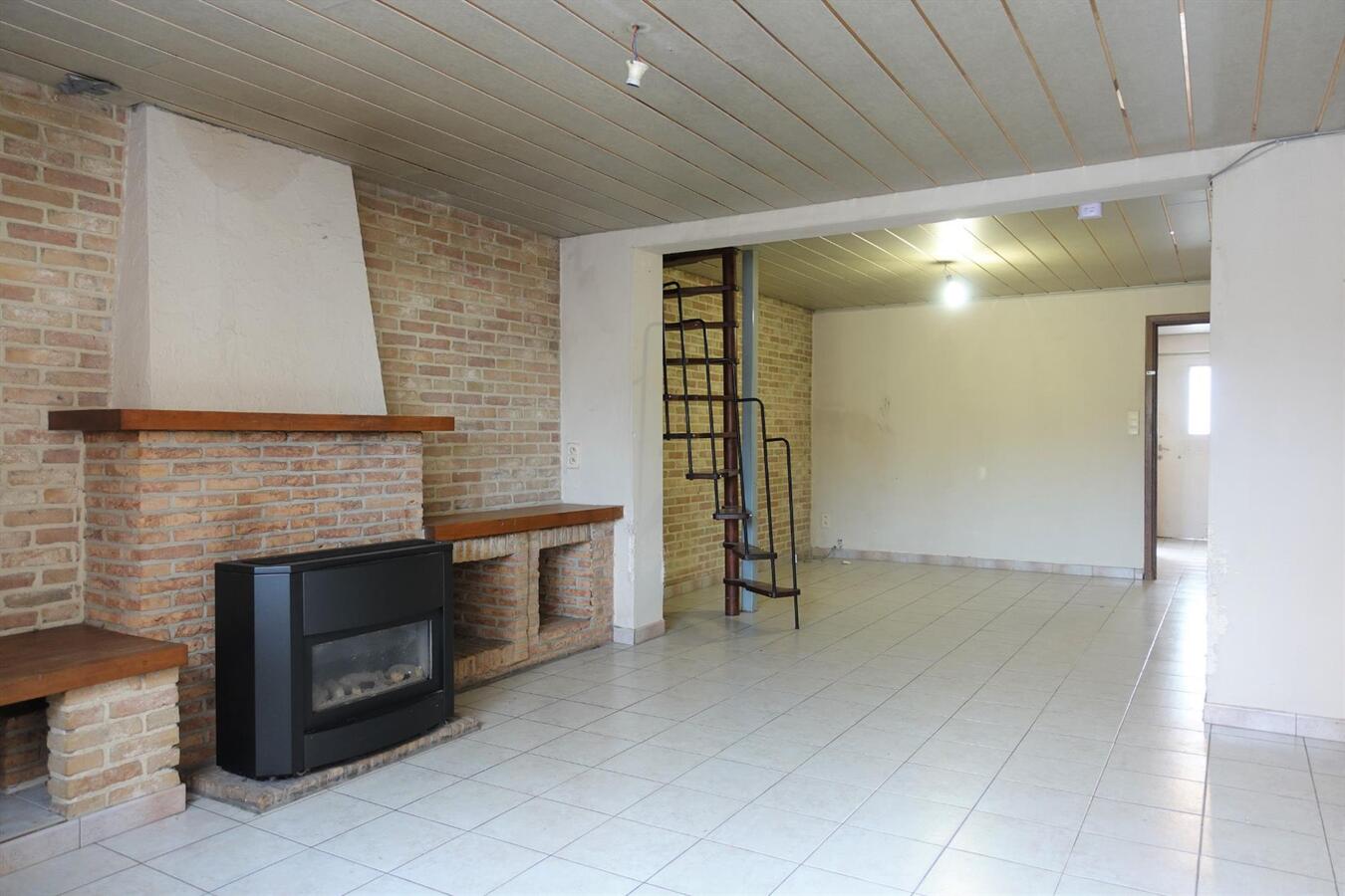 Rijwoning met tuin in centrum Eernegem 