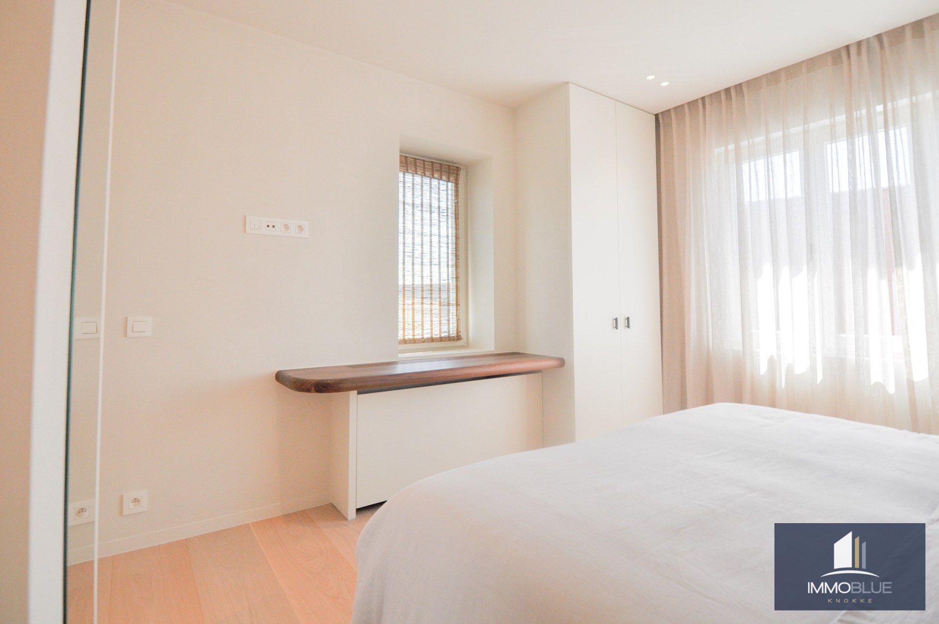 Volledig gerenoveerd hoek-appartement met een prachtig zicht op het Zegemeer. 