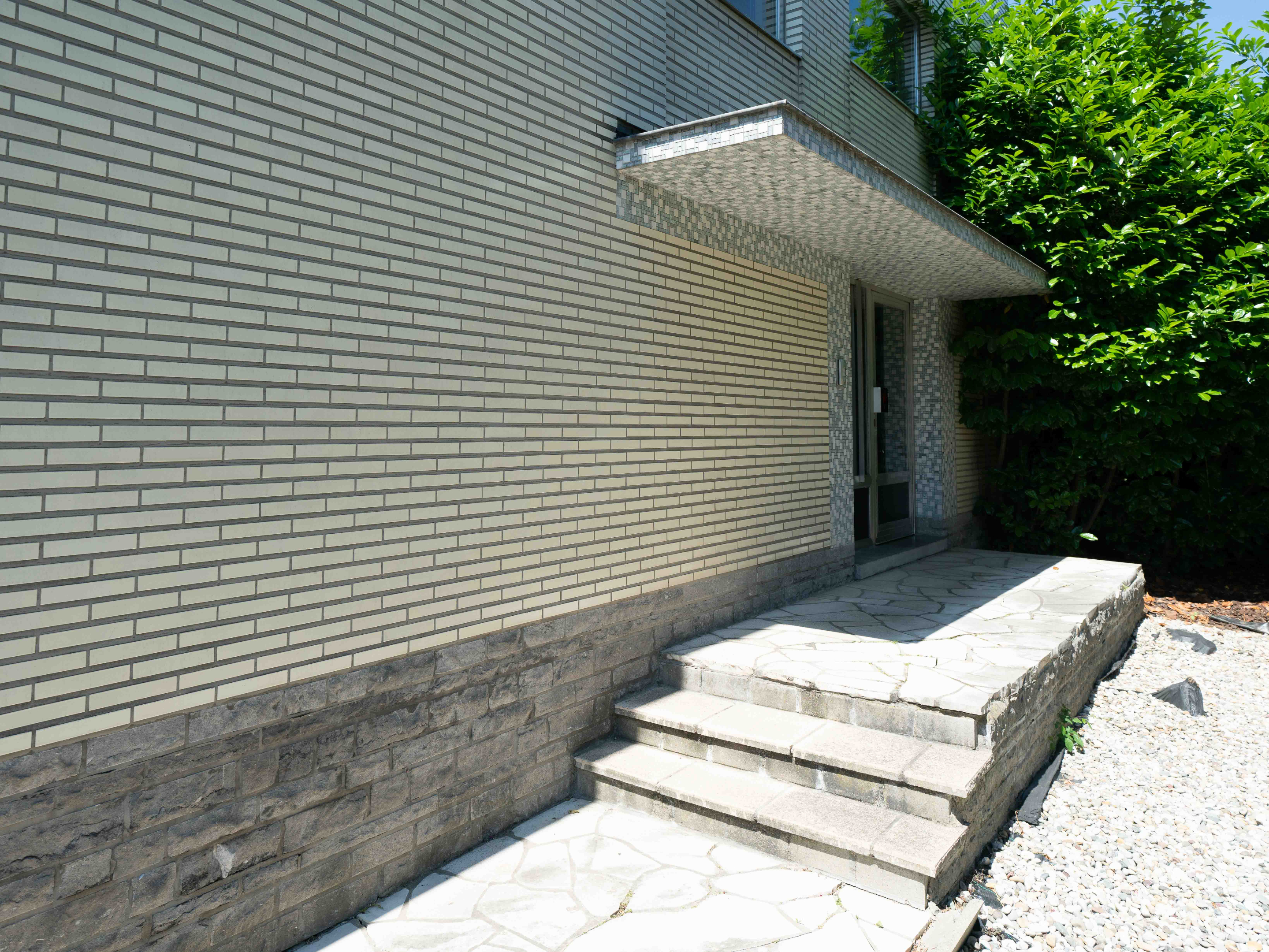 Maison (kangourou) très spacieuse avec jardin et double garage 