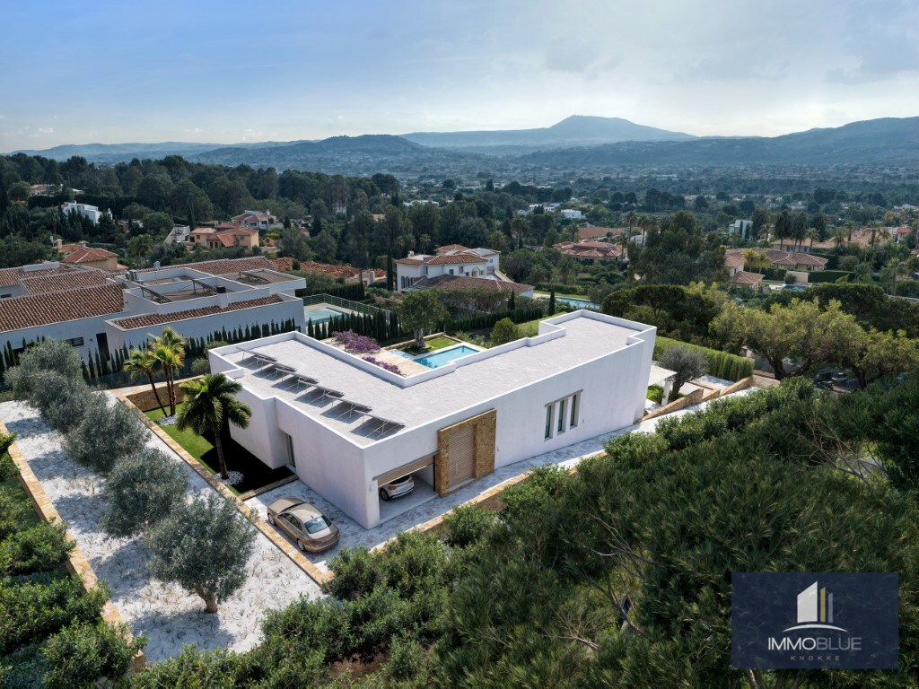 Nieuwbouw luxe villa te koop op de zonnige zuidflank van de Montgó. 