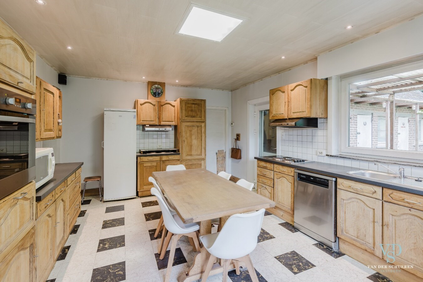 Degelijke, goed gelegen gezinswoning. 