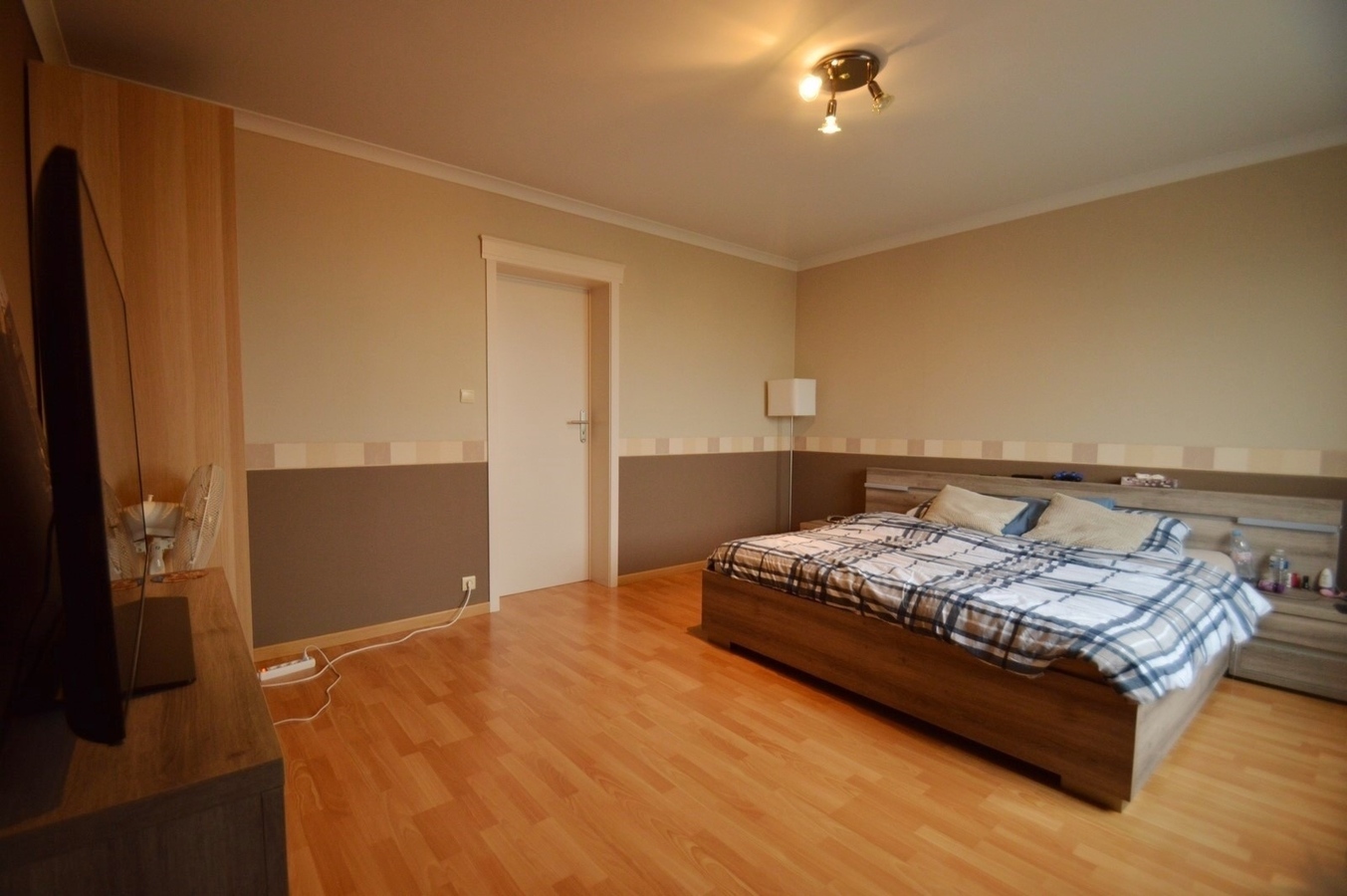 Karaktervolle woning voorzien van alle moderne woonkwaliteit met zonnige tuin en achteruitgang - Zwankendamme 