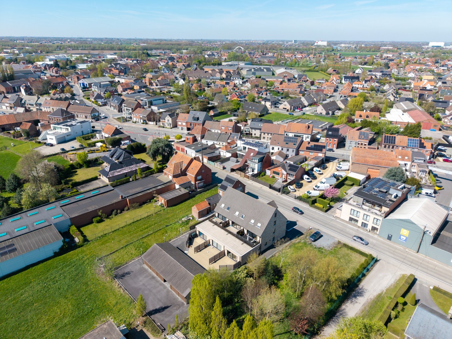 Stijlvolle opbrengsteigendom bestaande uit 6 appartementen en 6 garages (alles verhuurd)! 