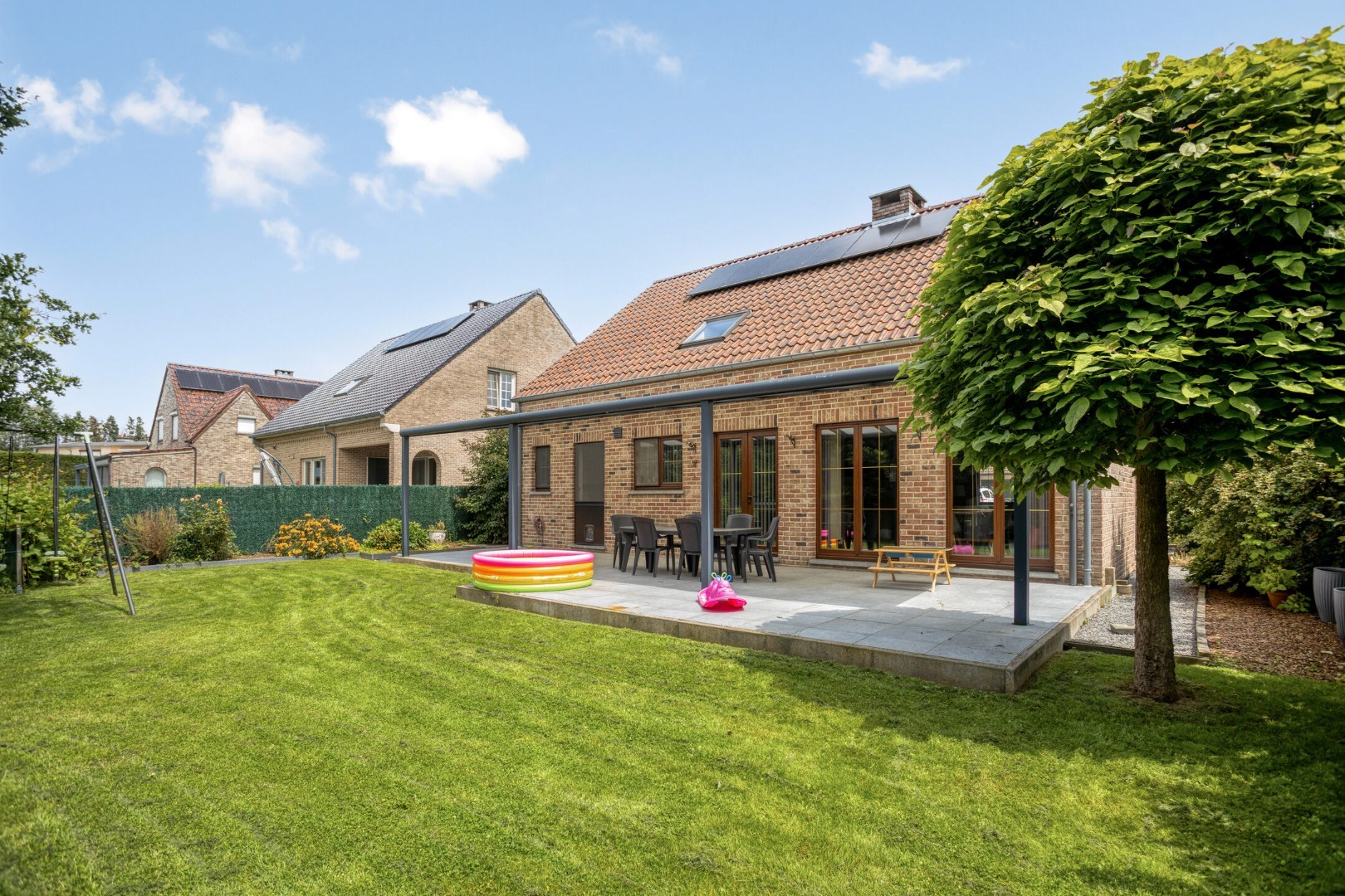 Achtergevel met overdekt terras