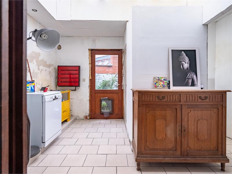 Praktisch gelegen rijwoning met inpandige garage 