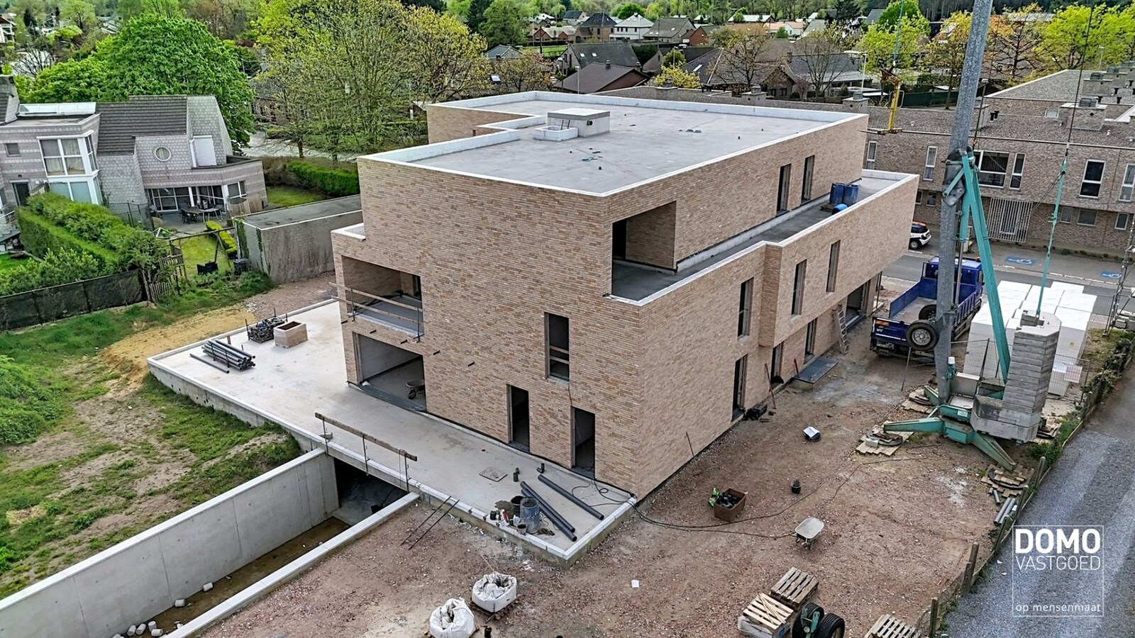 MODERN EN ENERGIEZUINIG NIEUWBOUWAPPARTEMENT MET 1 SLAAPKAMER, TERRAS EN AUTOSTANDPLAATS TE HAM CENTRUM 