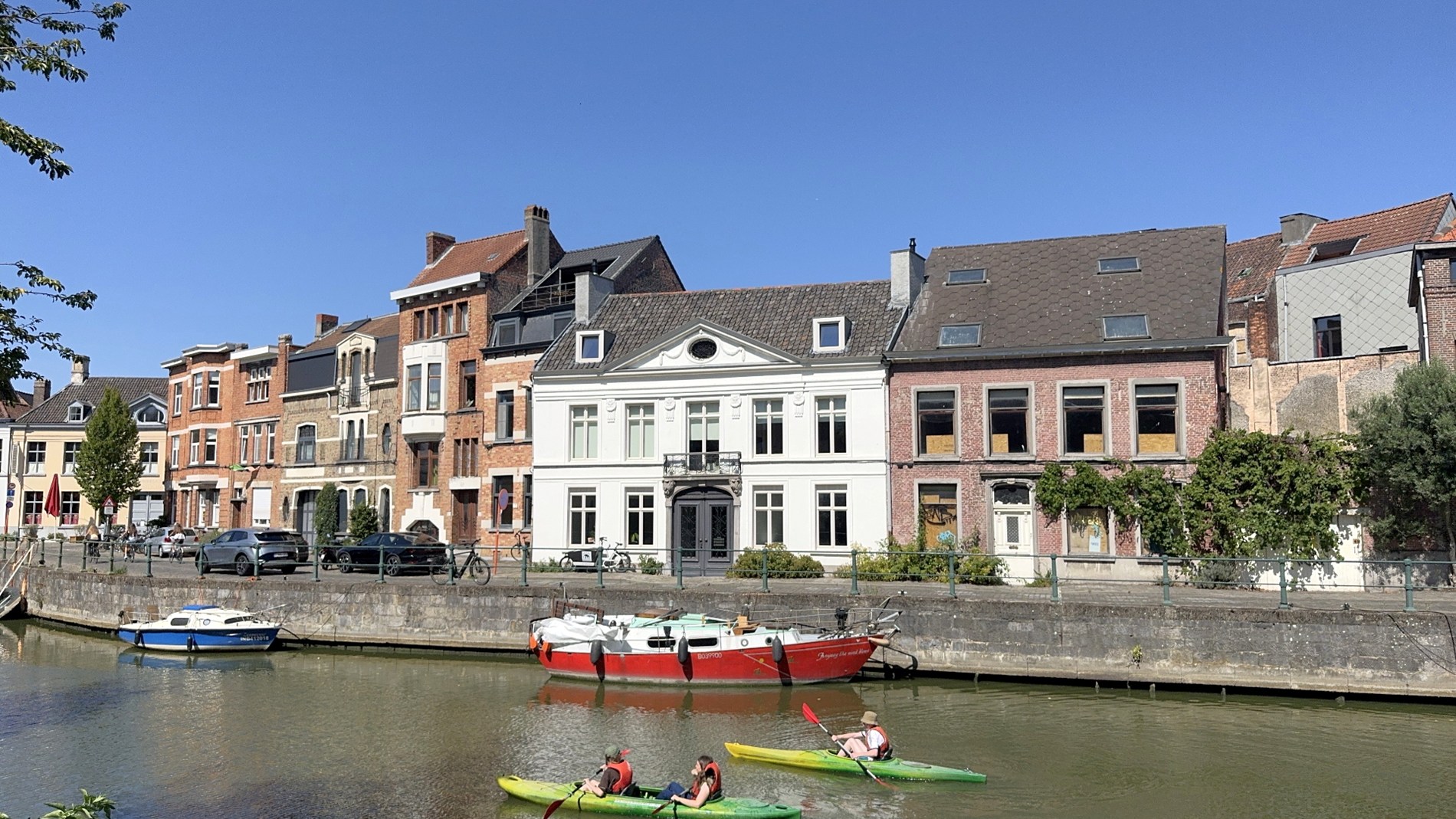Stijlvol kantoor te huur met zicht op de Leie in Gent