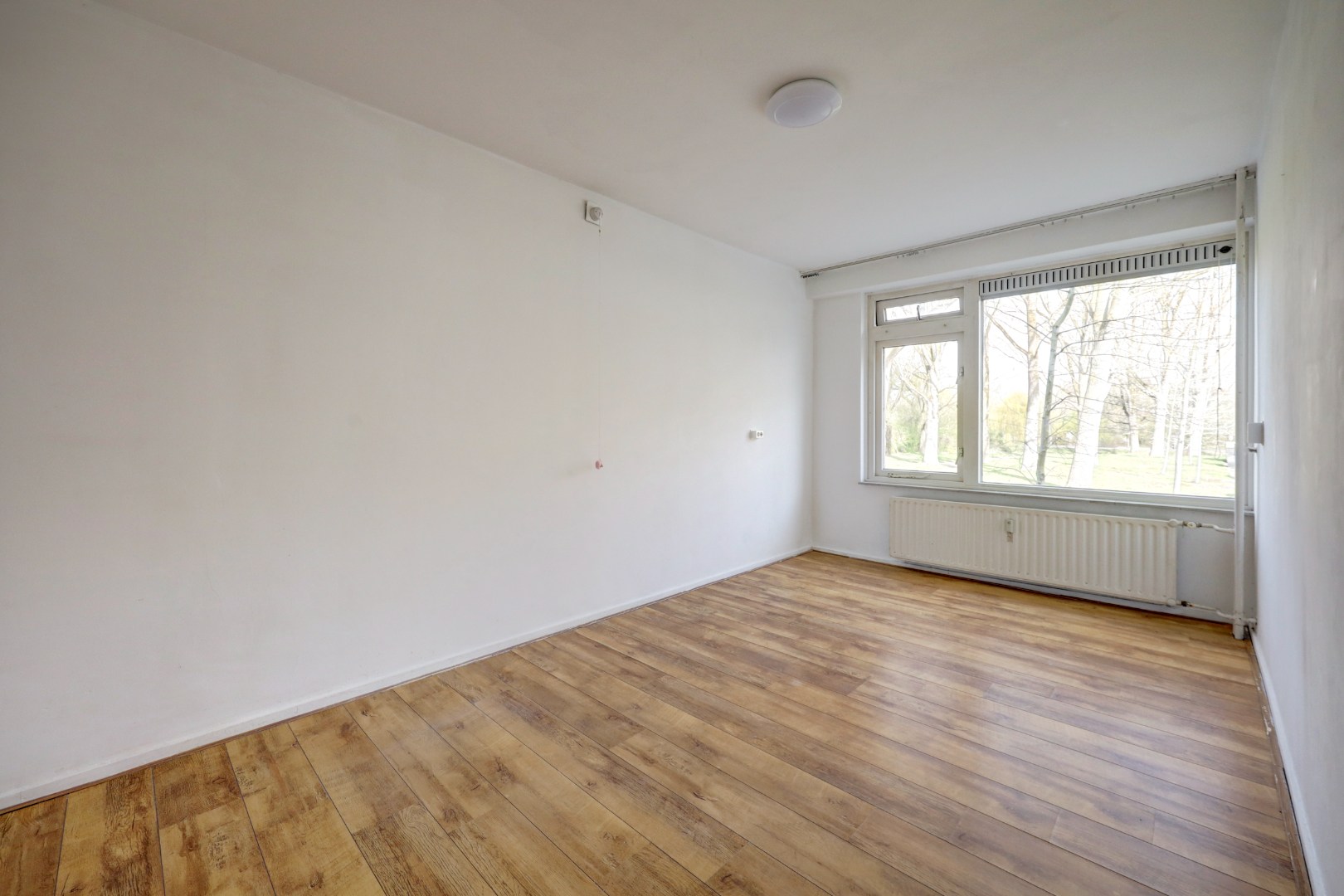 4-kamer appartement op de 1e verdieping, met 2 balkons, berging in de onderbouw en gelegen op eigen grond! 