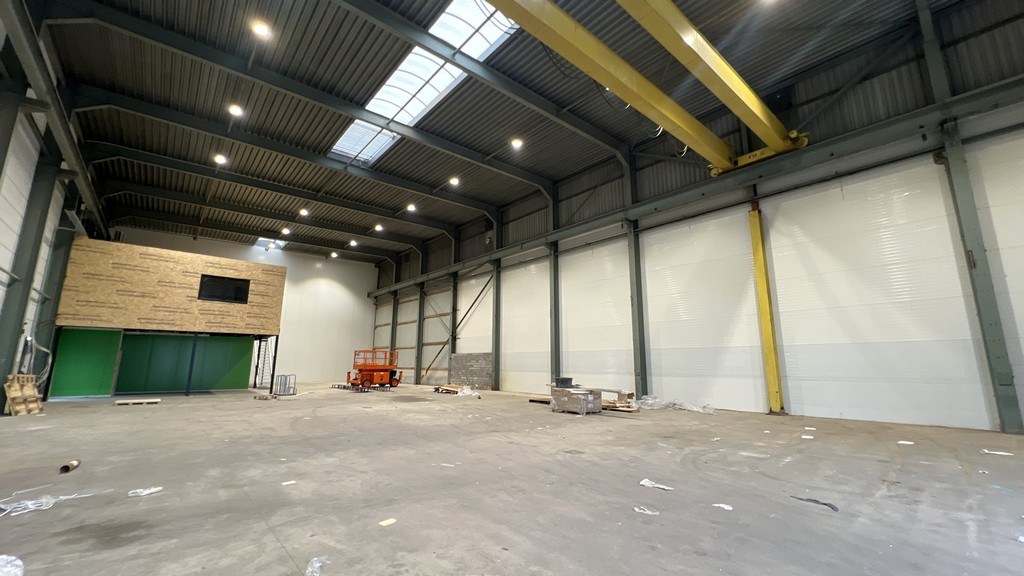 Loods met kantoor te huur in Europark-Noord te Sint-Niklaas