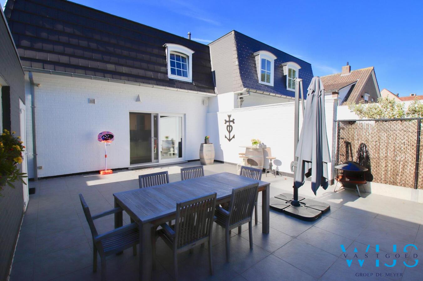 Instapklaar karaktervol woonhuis op een TOPlocatie in Eeklo ! 