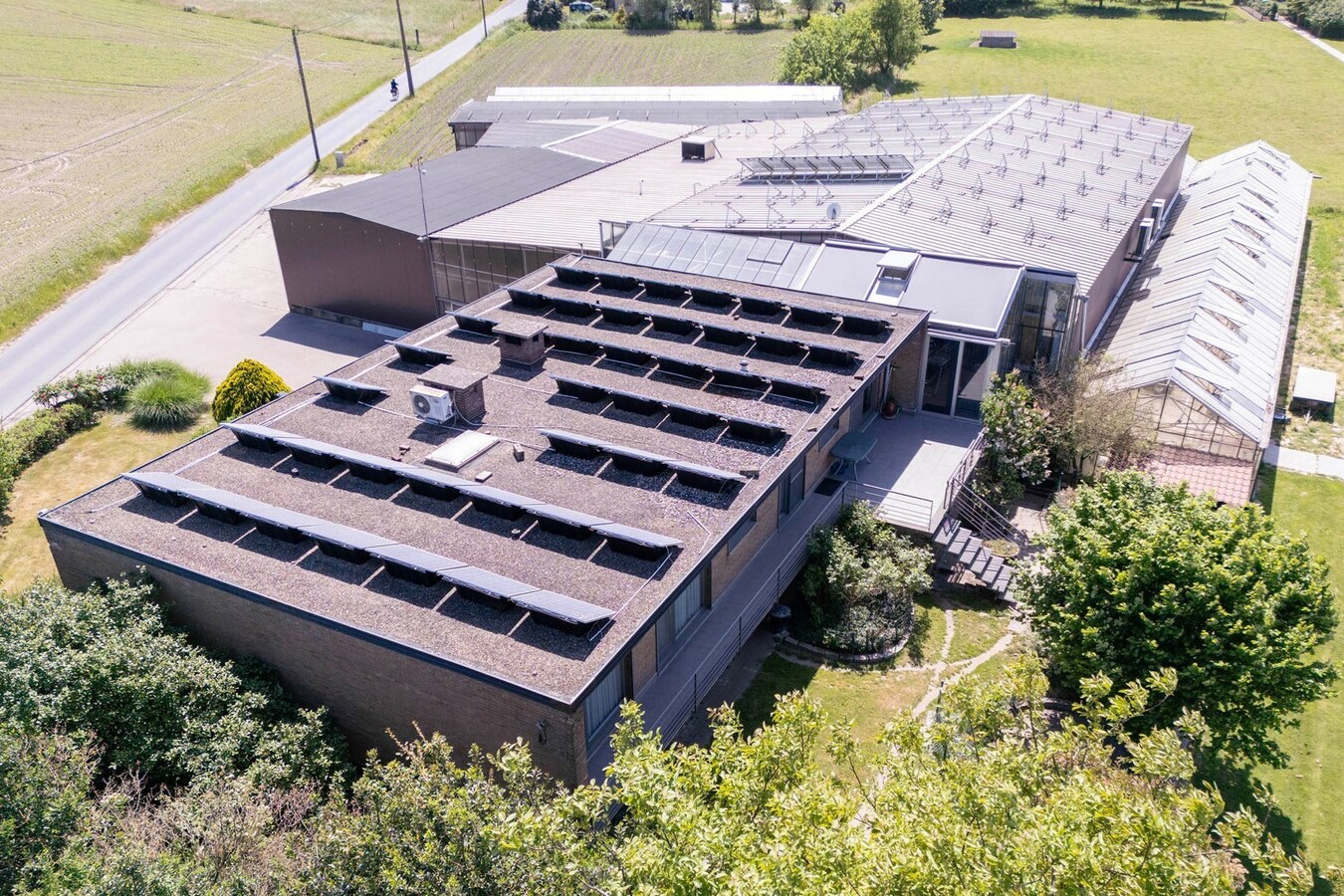 Ruime, landelijk gelegen woning met diverse mogelijkheden 