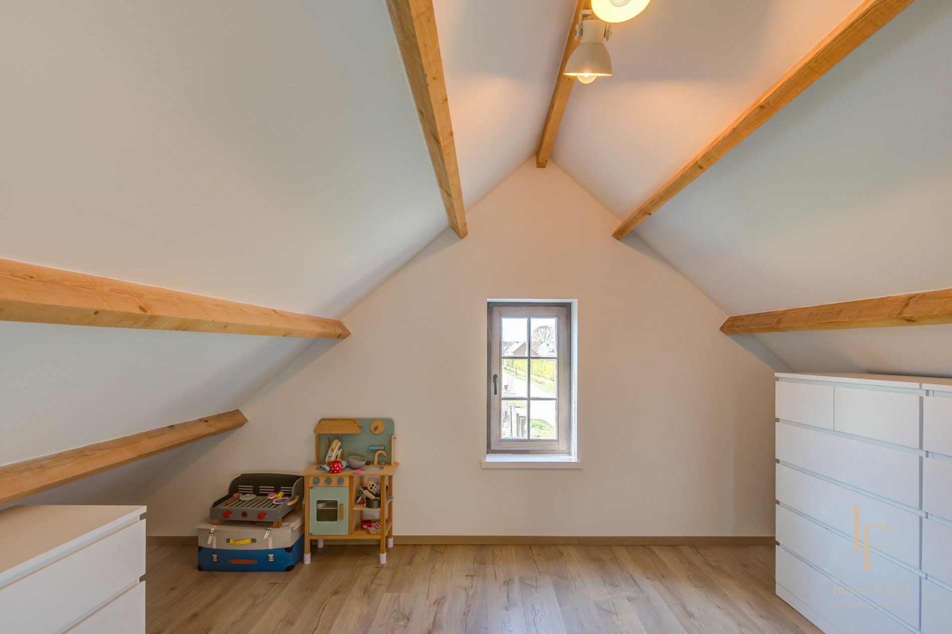 Een langgevelhoeve met bijgebouw! 