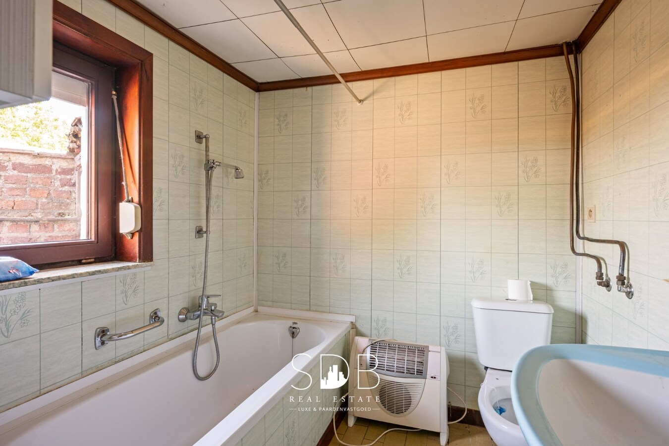 Charmante hoeve met bijgebouwen en graslanden op 1.5114m² 