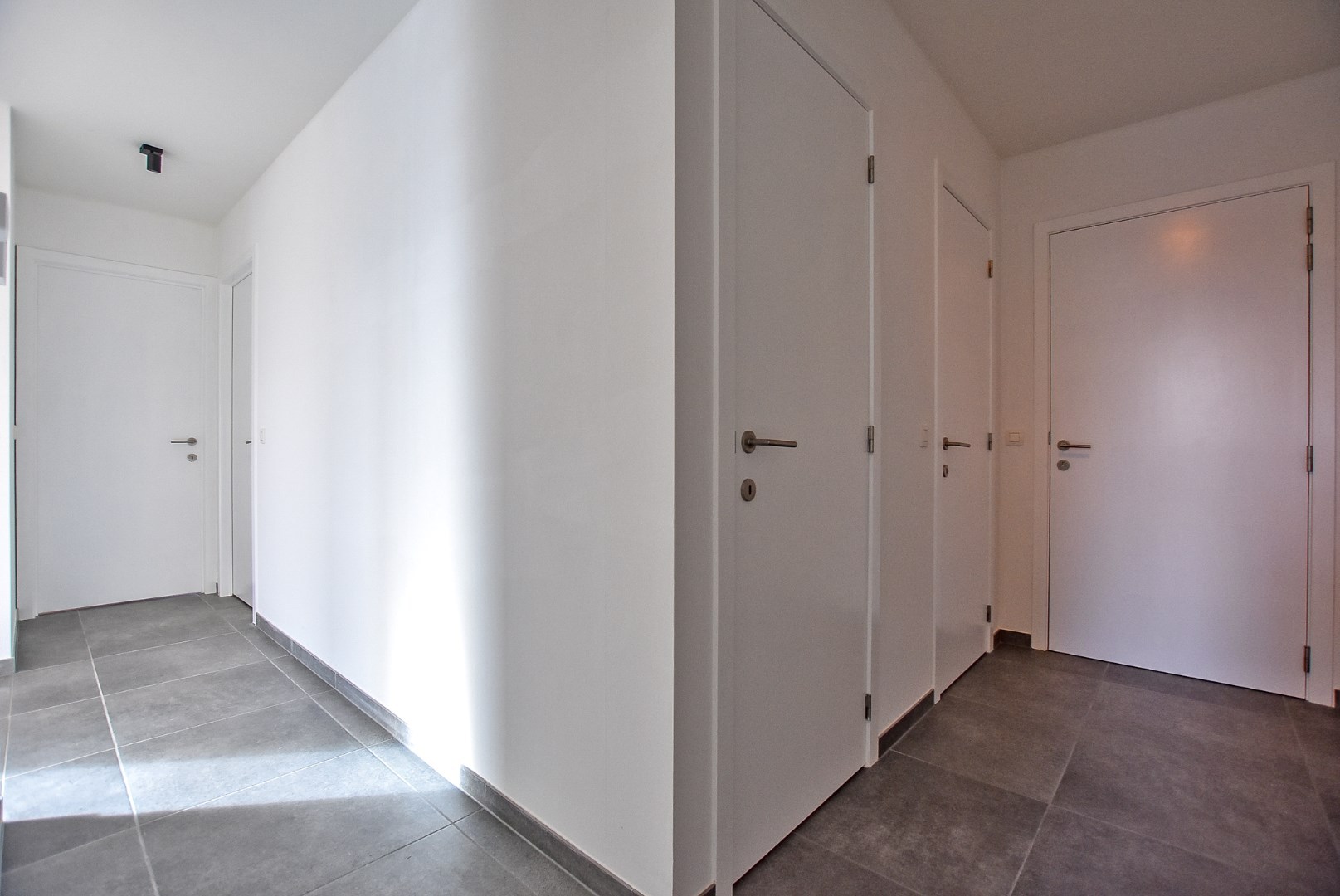 Recent dakappartement met 2 slaapkamers te Oostduinkerke. 