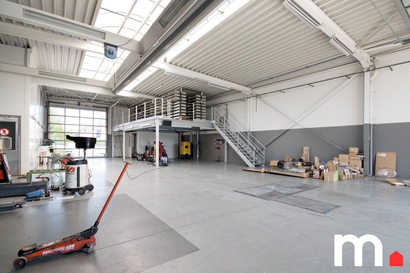 Recente garagewerkplaats met carwash en magazijn ! 