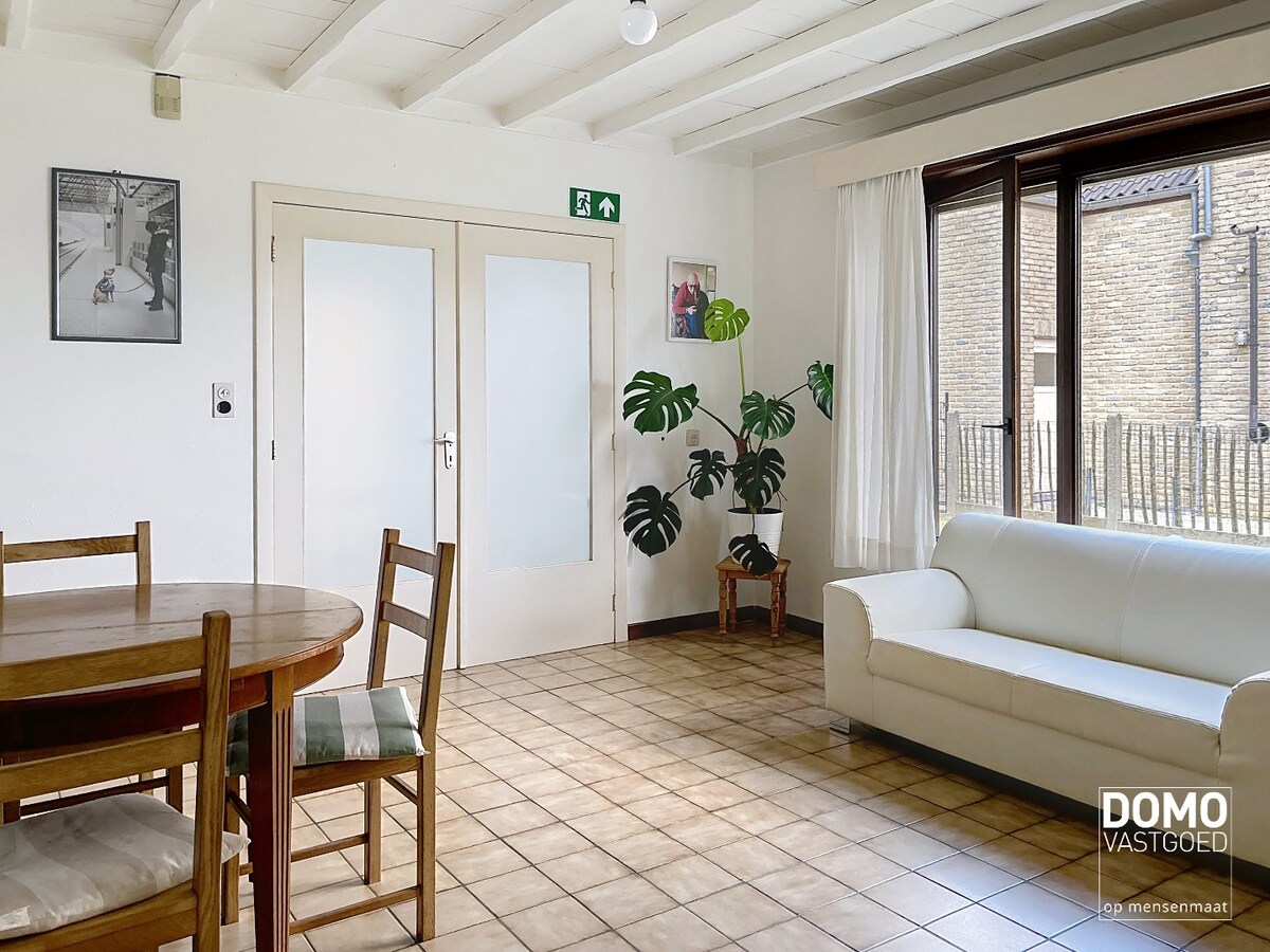 Gerenoveerde open bebouwing met tuin gelegen te Hasselt 