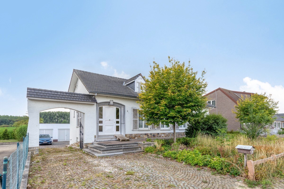 VILLA  met tuin, terras en garage in Zoutleeuw 