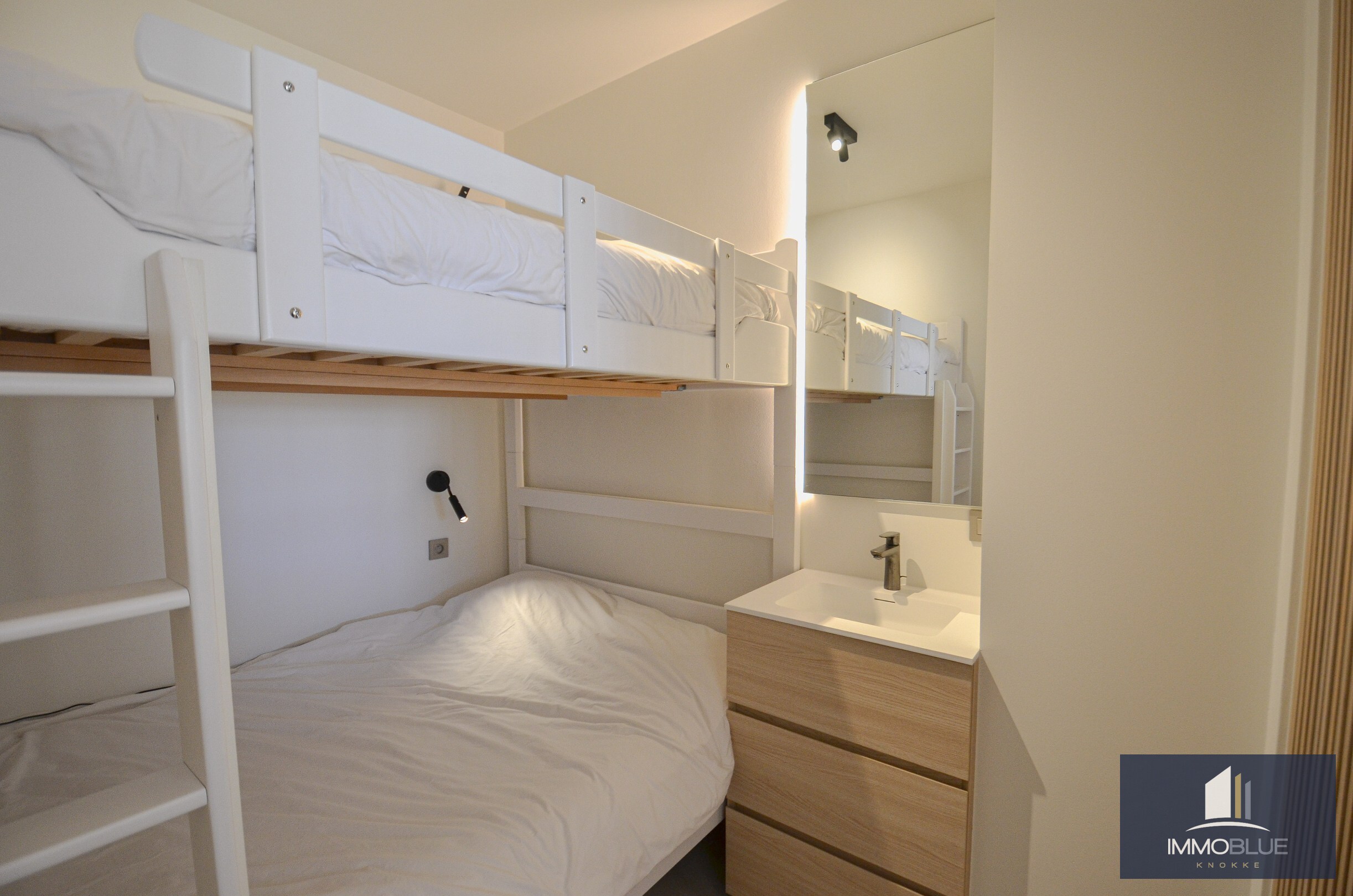 Stijlvol appartement met een open zicht gelegen nabij de Dumortierlaan. 