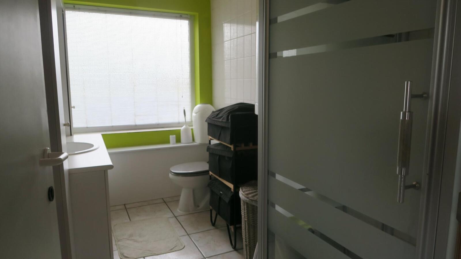 Degelijke goed, onderhouden woning op ruim perceel grond 