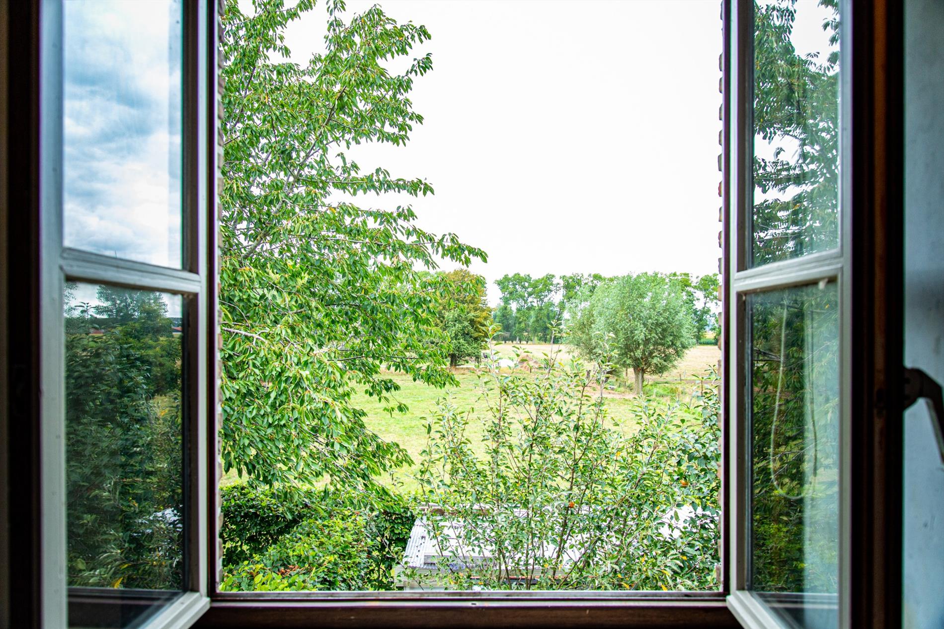 Rustieke woning met paardenstalling op 959m² landelijk gelegen doch nabij centrum Maldegem 