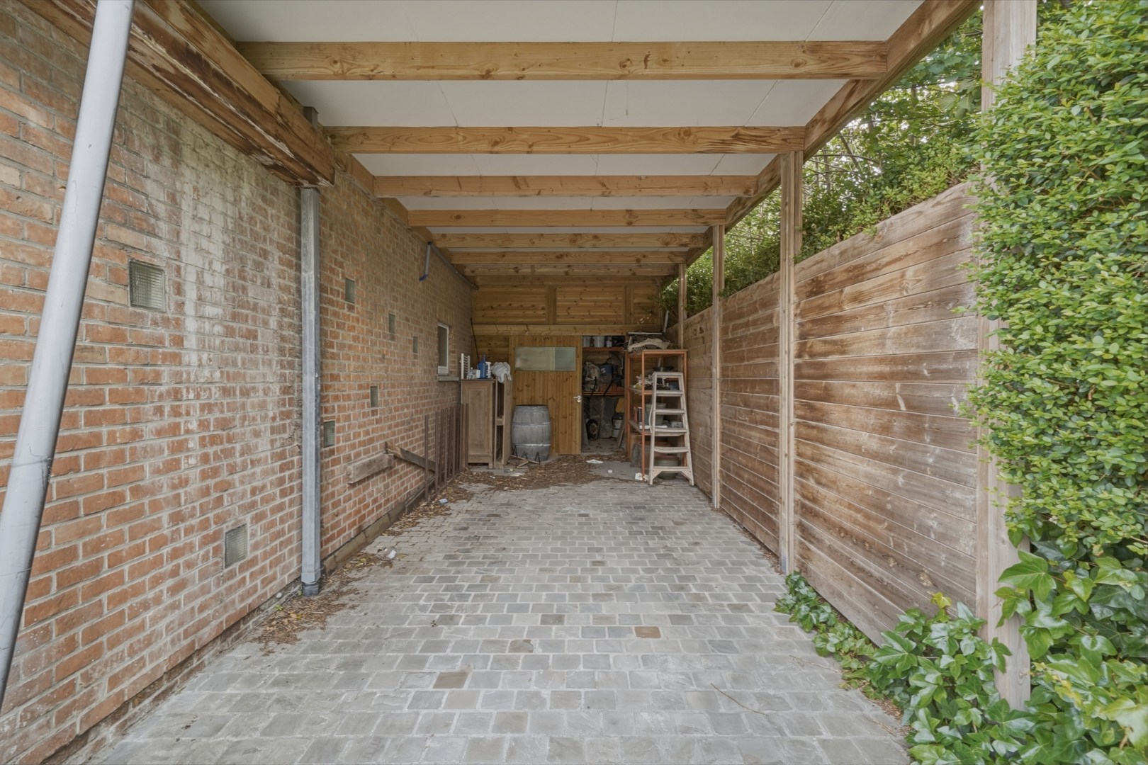 Duplex-appartement van 165 m² met garage, carport en zonnig terras in de Vicognewijk 
