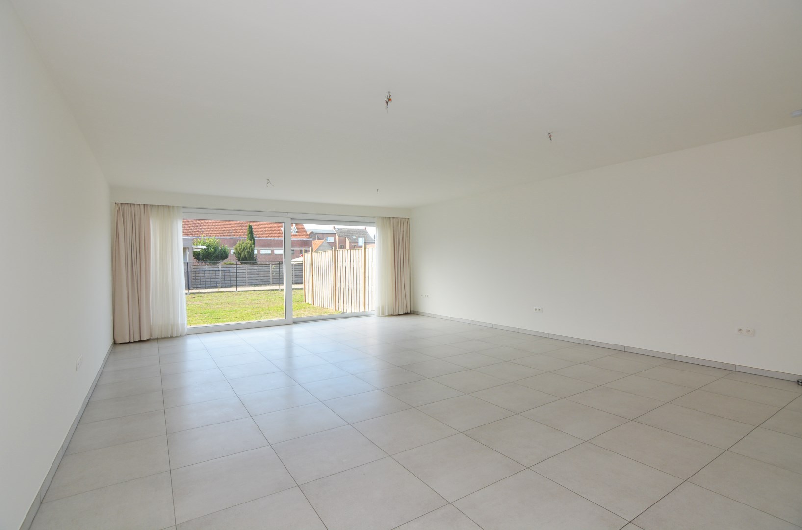 Moderne appartementswoning met 3 slpk, dubbele garage en terras. 