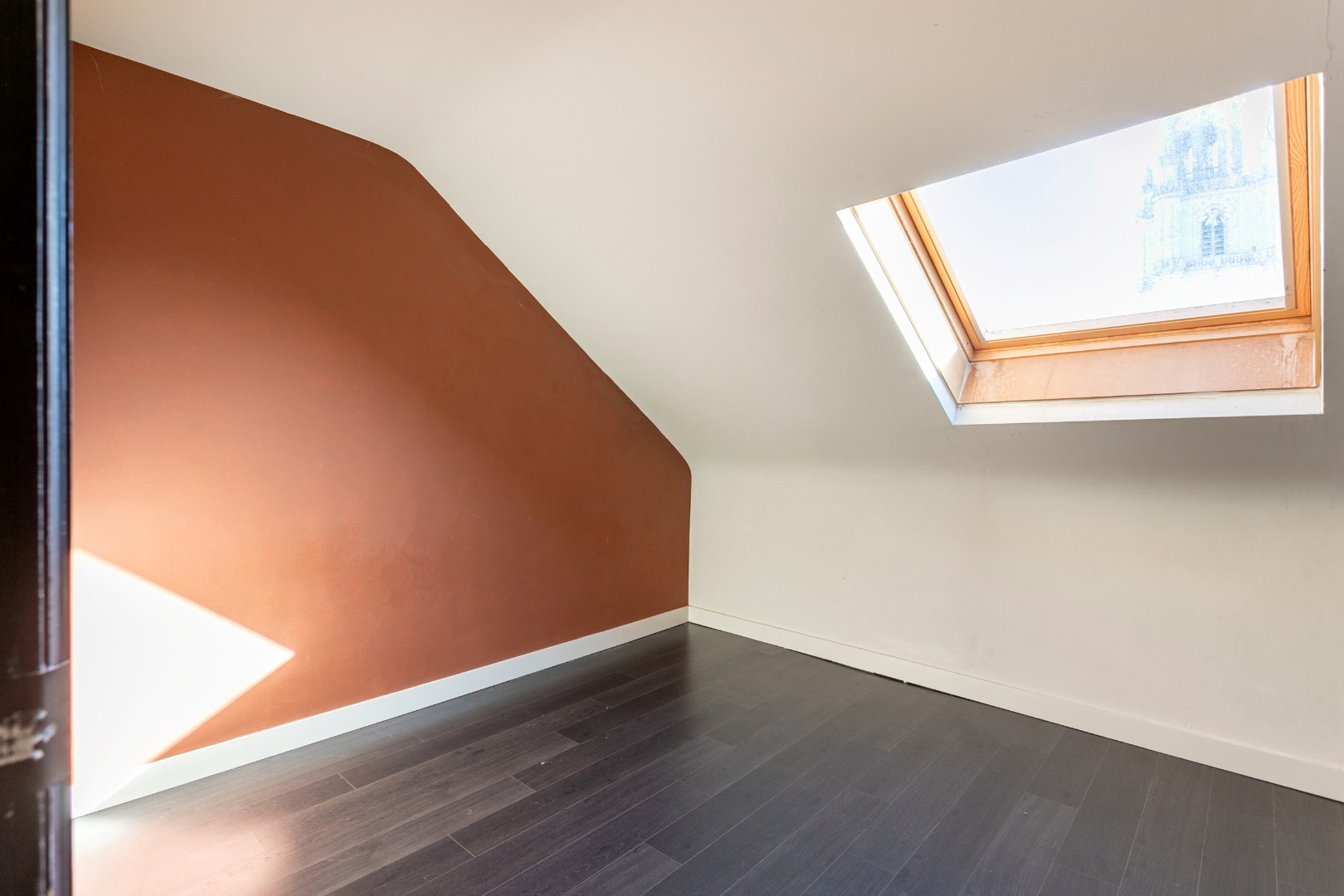 Duplexappartement in het hart Halle te koop met 2 slpks 