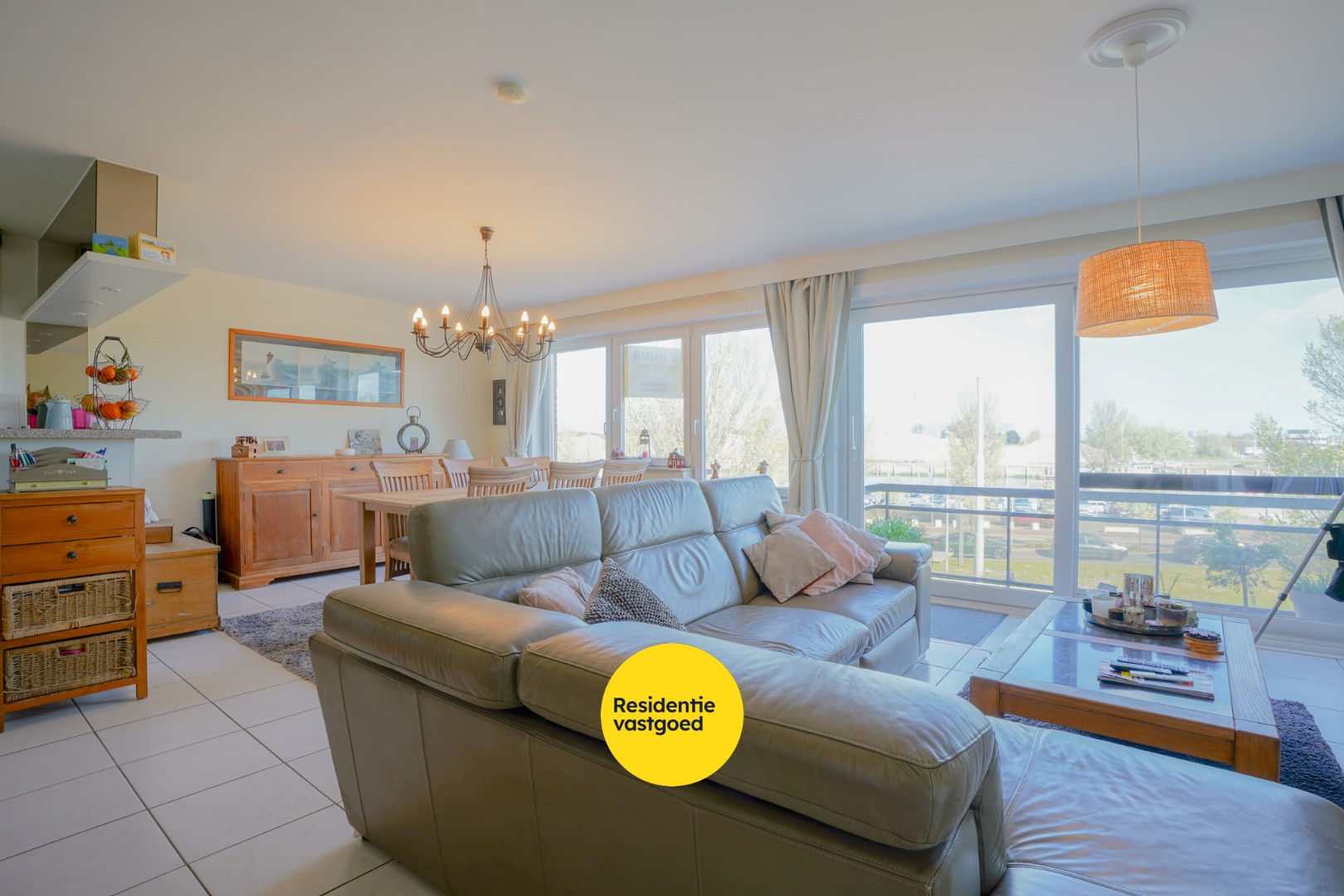 Ruim lichtrijk 2-slaapkamerappartement te huur gelegen op de Visserskaai te Nieuwpoort Stad. 