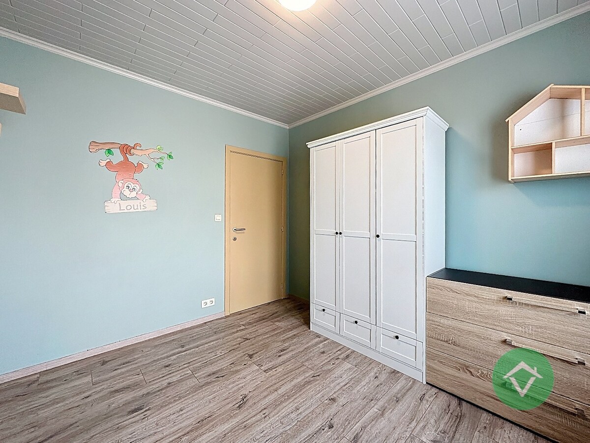 Statige bungalow op 1.811m² met landelijk zicht, drie slaapkamers en twee garages te Ichtegem 
