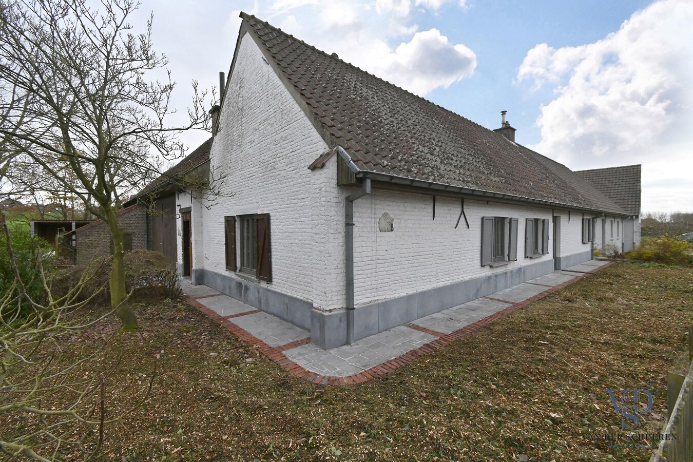Charmante hoeve met stallen 