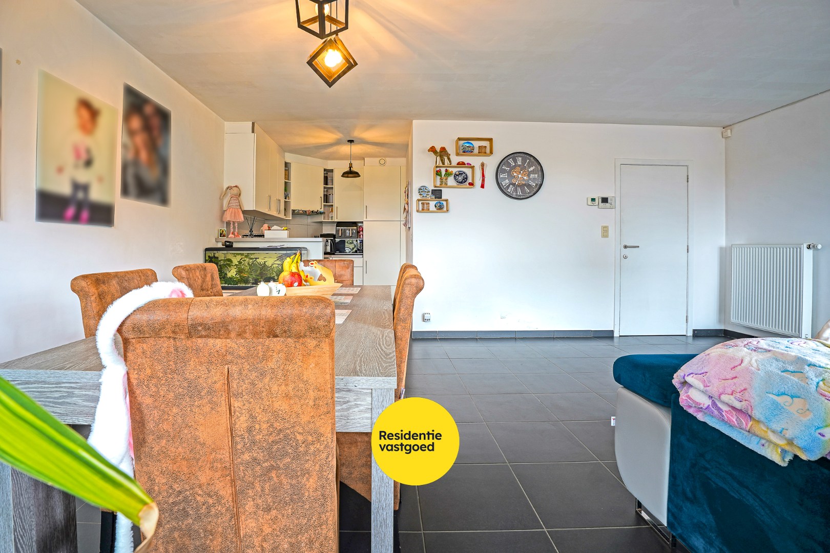Recent appartement met privatieve tuin (346m²)  en ruim terras (40m²) in het centrum van Woumen! 