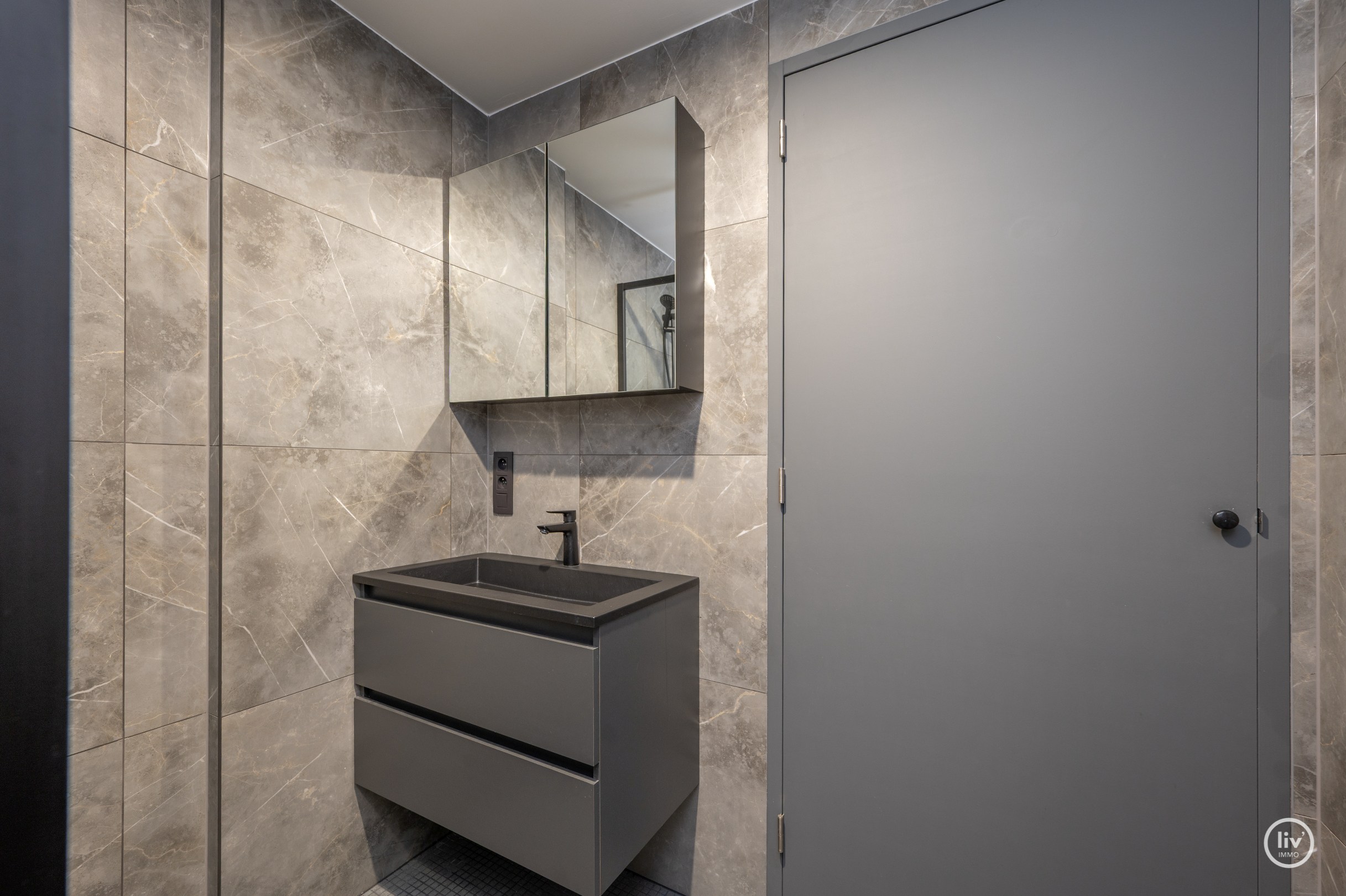 Appartement confortable avec deux chambres et possibilité de stationnement devant l'appartement. 