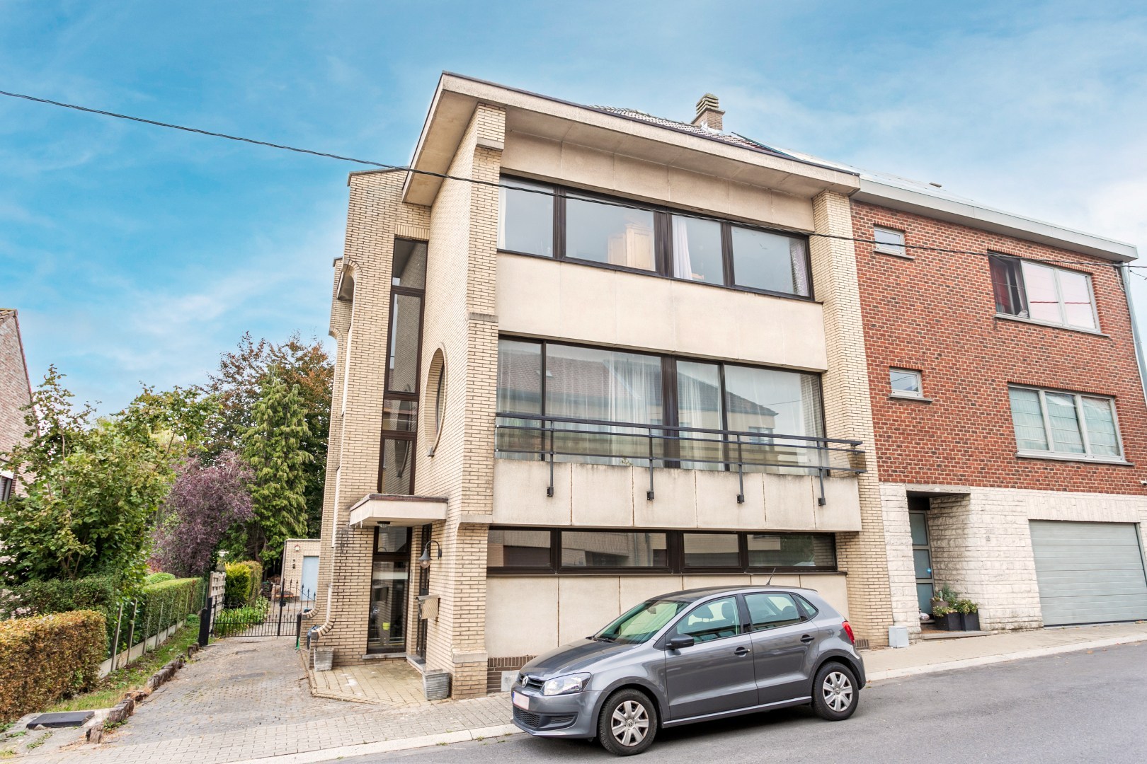 Solide woning met 6 slaapkamers, tuin en garage 