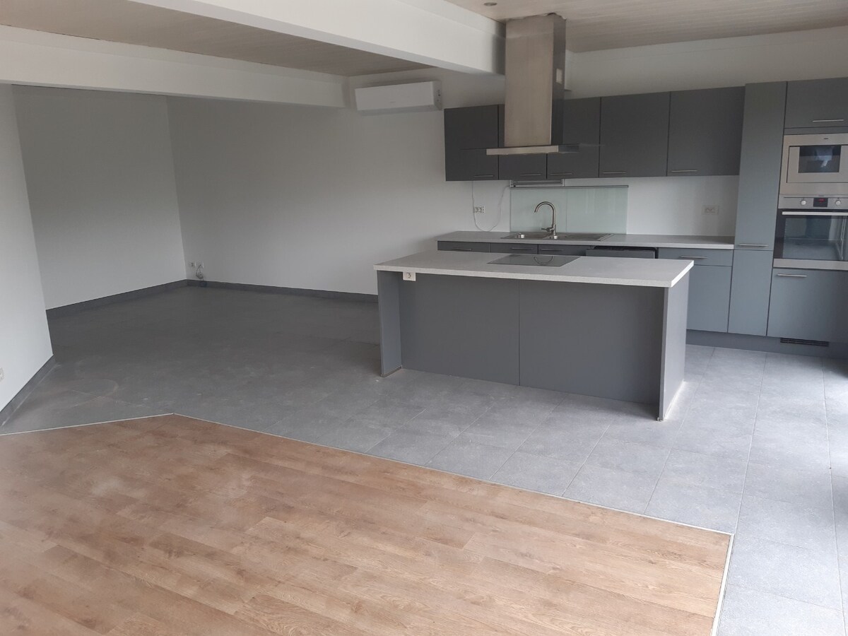 Degelijk appartement (1° verdieping). 